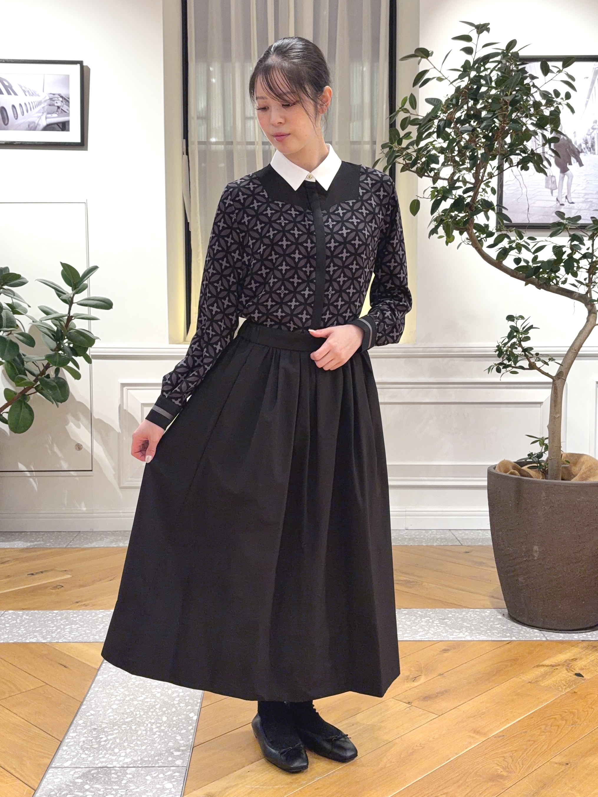 pupiさんの「DRESSTERIOR｜オーバーラップサークル クレリックブラウス」を使ったコーディネート