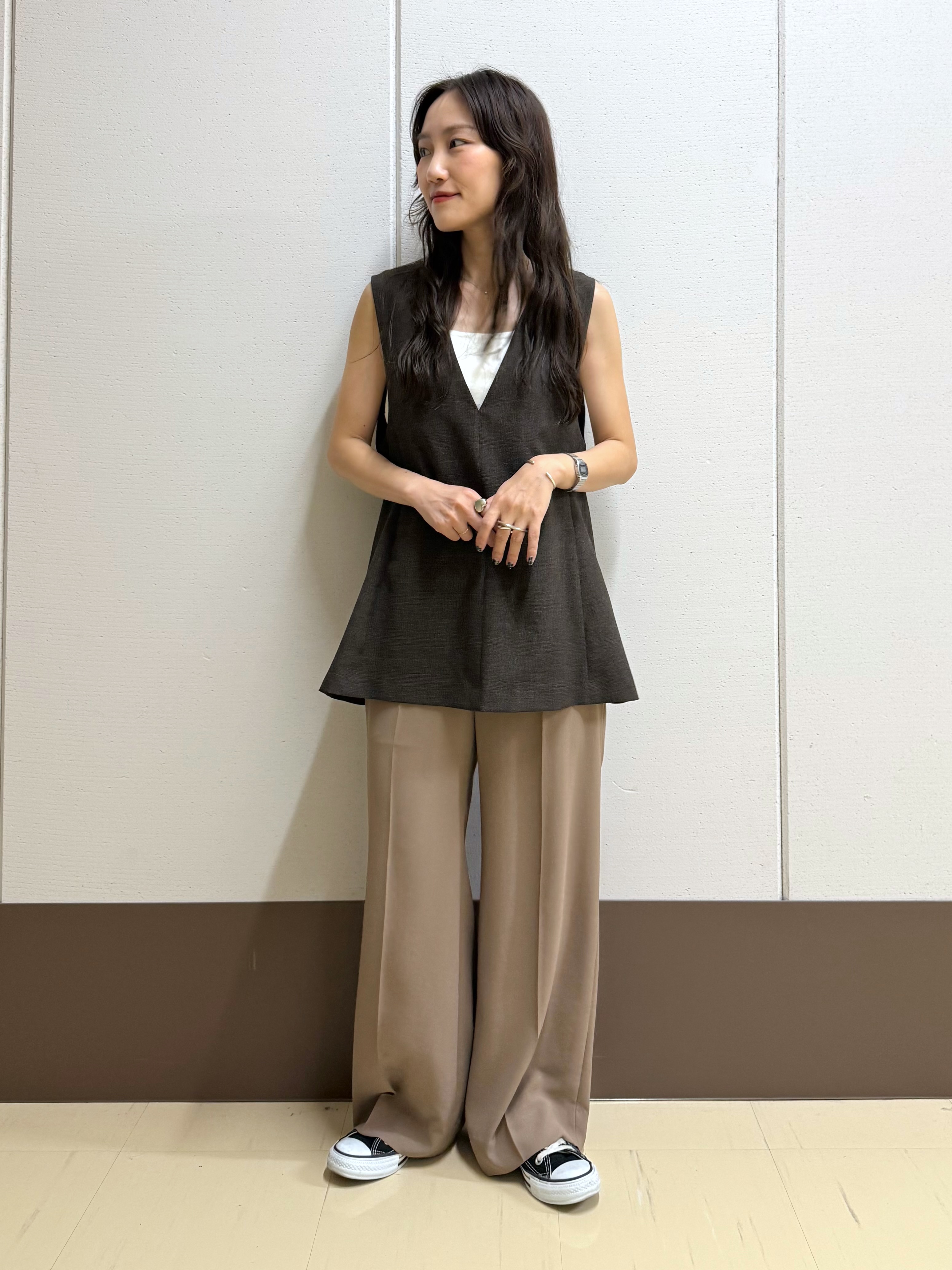 mamiさんの「INDIVI｜【洗える／UVケア】リネン風チュニックベスト」を使ったコーディネート