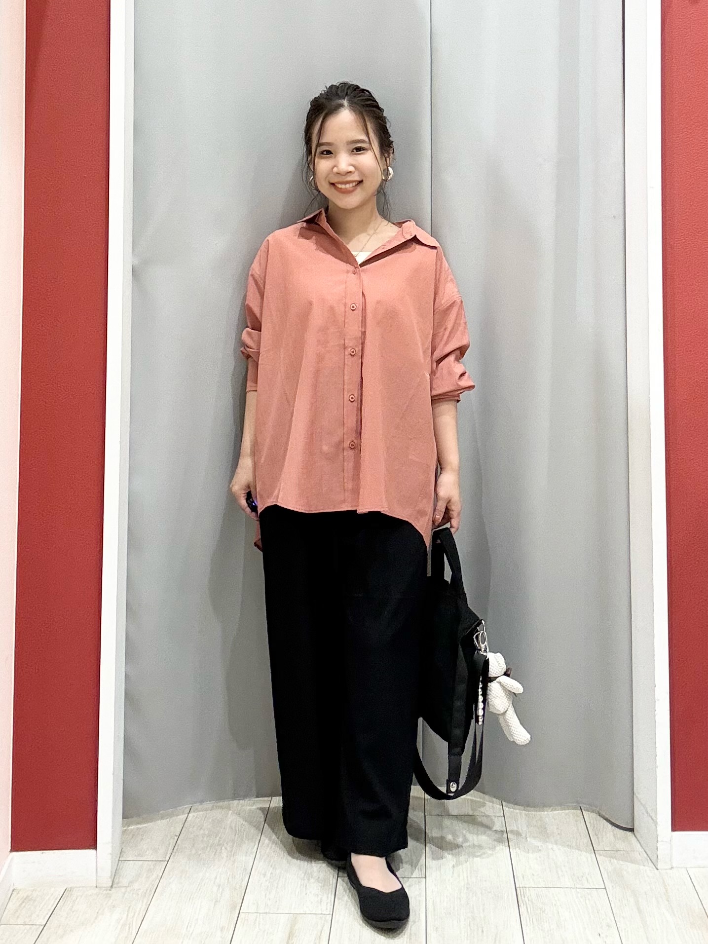 shioさんの「SHOO･LA･RUE｜【通気性〇/S-LL/洗濯機可】羽織にも使いやすい きちんとベーシックシャツ」を使ったコーディネート