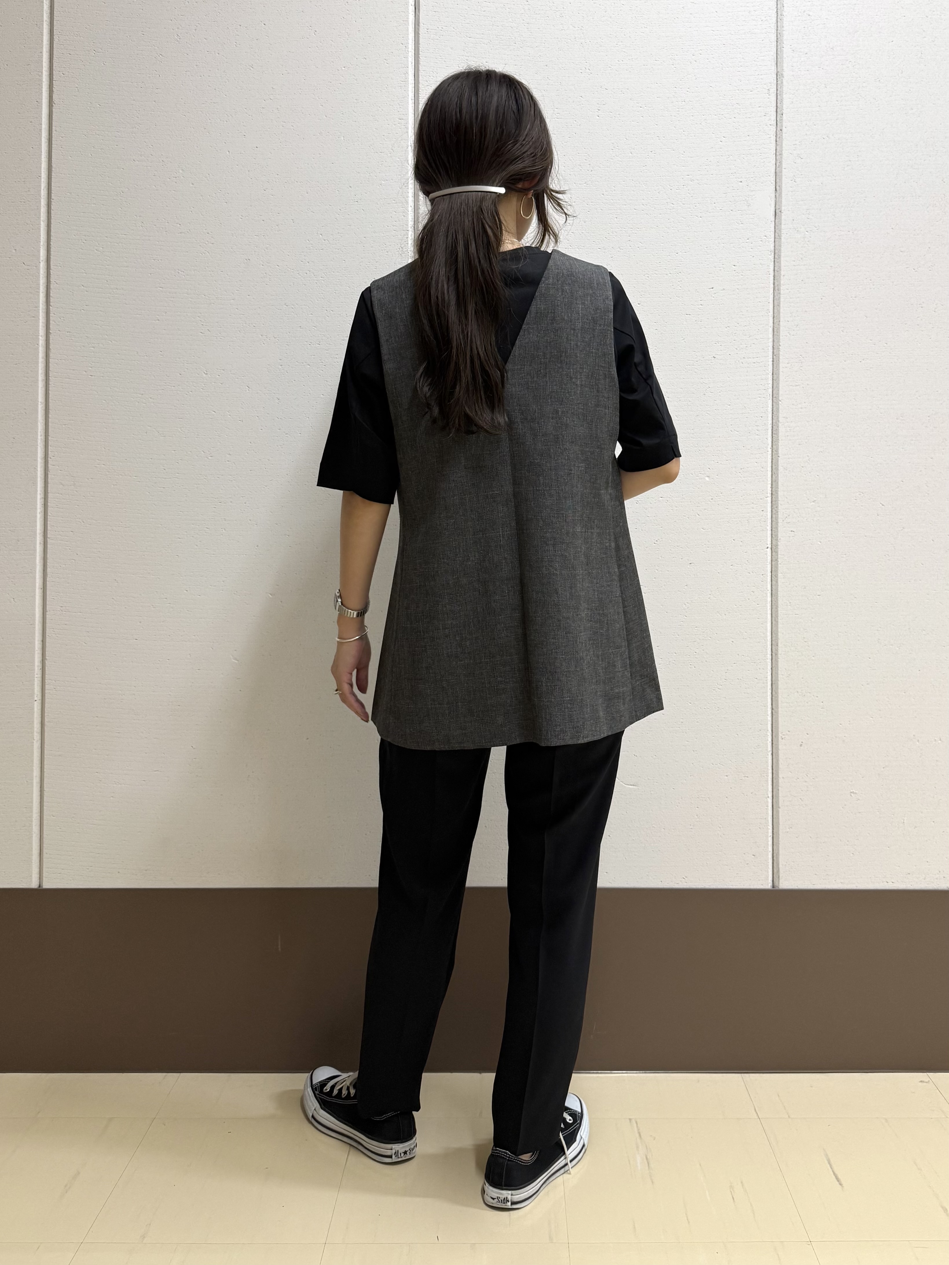 mamiさんの「INDIVI｜【洗える／UVケア】リネン風チュニックベスト」を使ったコーディネート