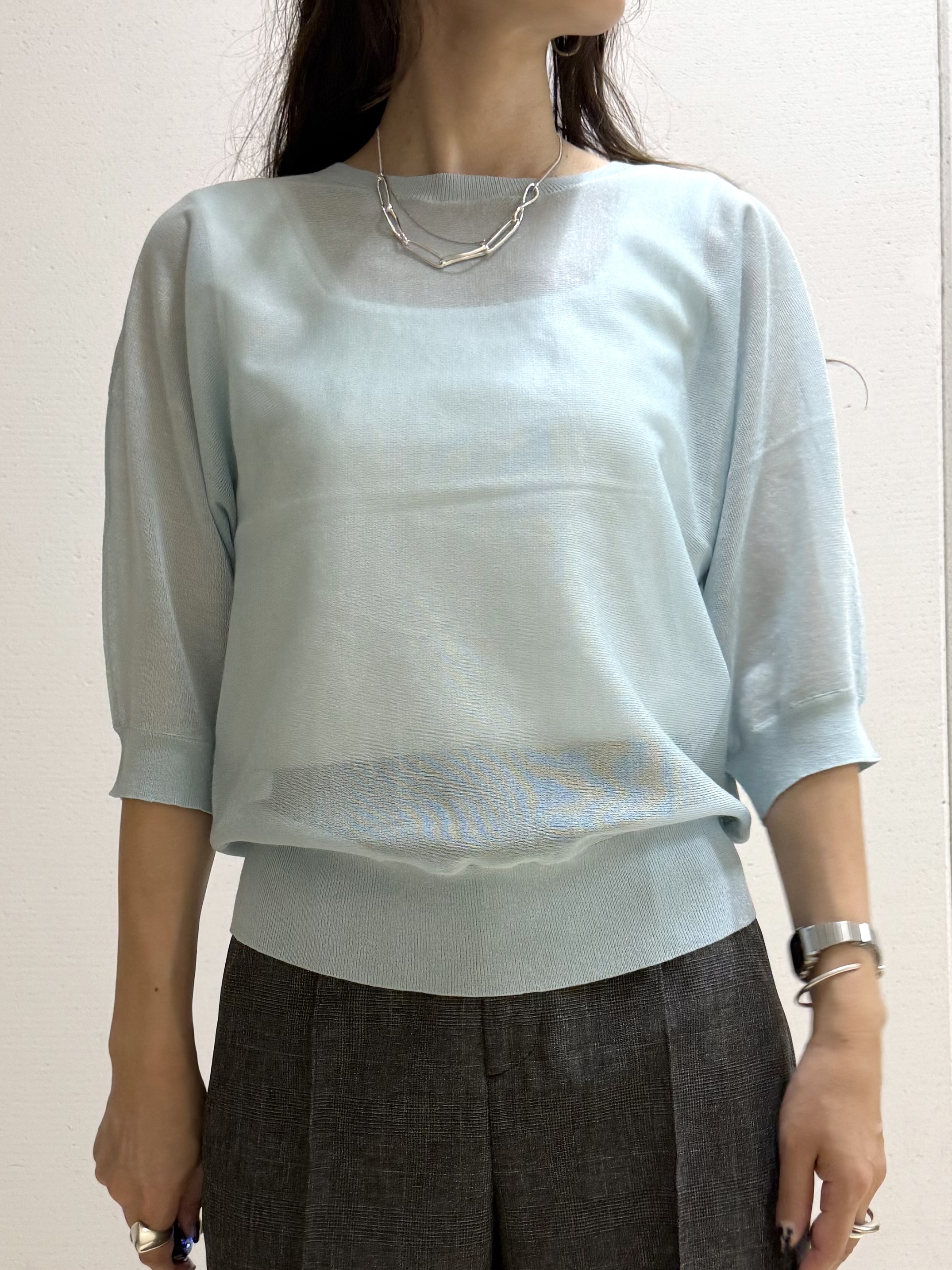 mamiさんの「INDIVI｜【体型カバー／洗える】シアードルマンニット」を使ったコーディネート