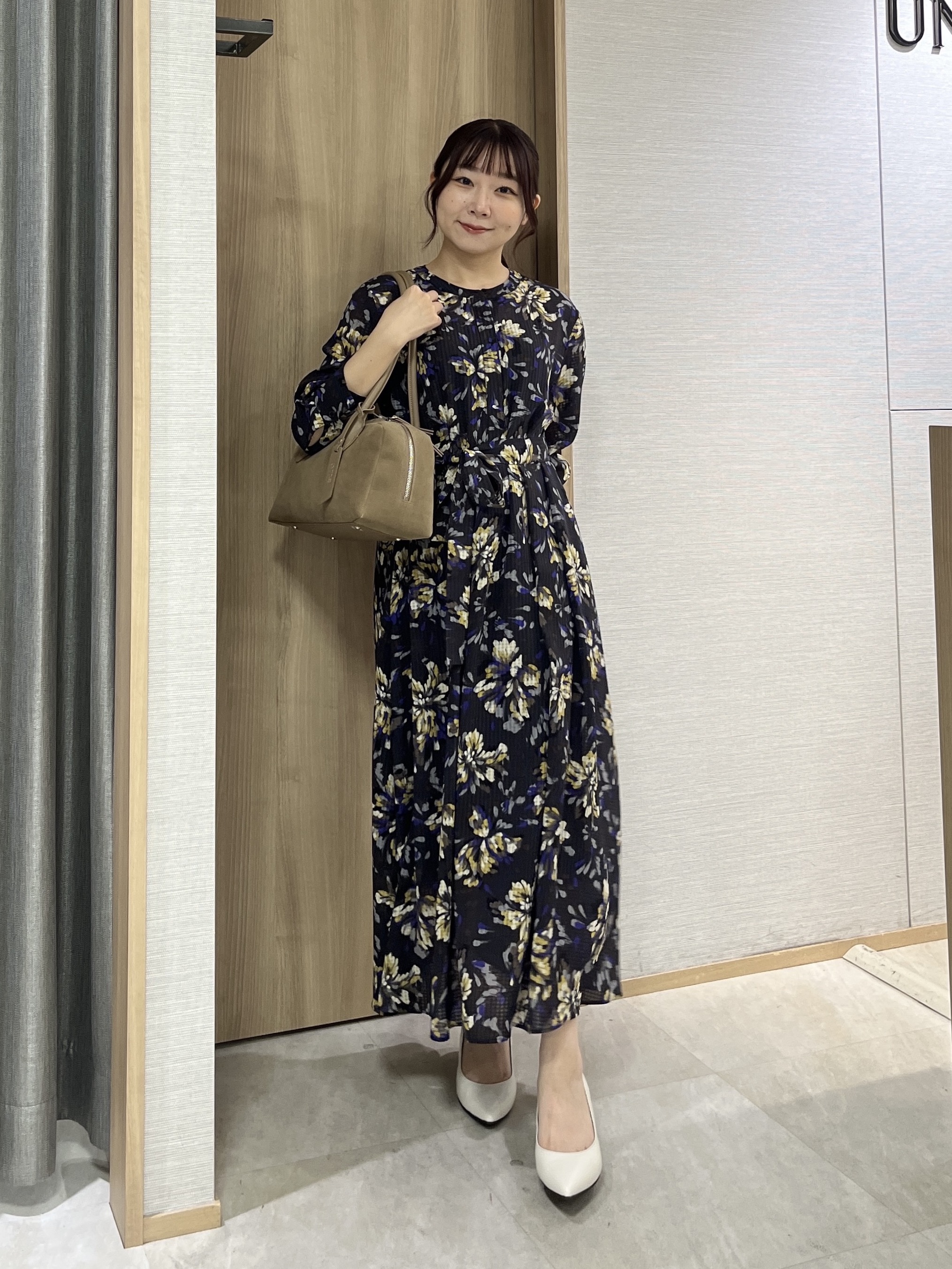 KAHOさんの「UNTITLED｜フラワープリントワンピース」を使ったコーディネート
