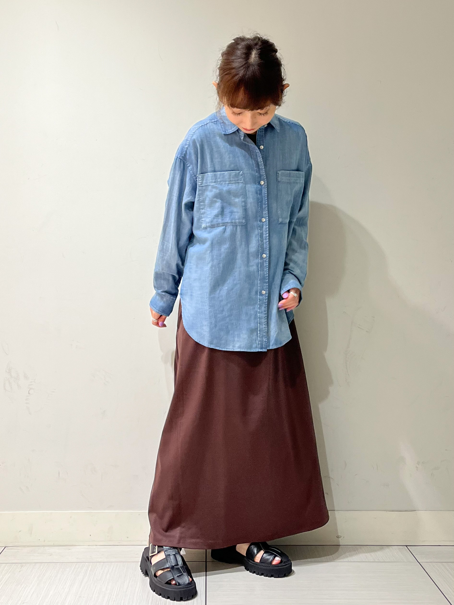 じゅんさんの「DRESSTERIOR｜【涼しく着映え】シアーデニムシャツ」を使ったコーディネート