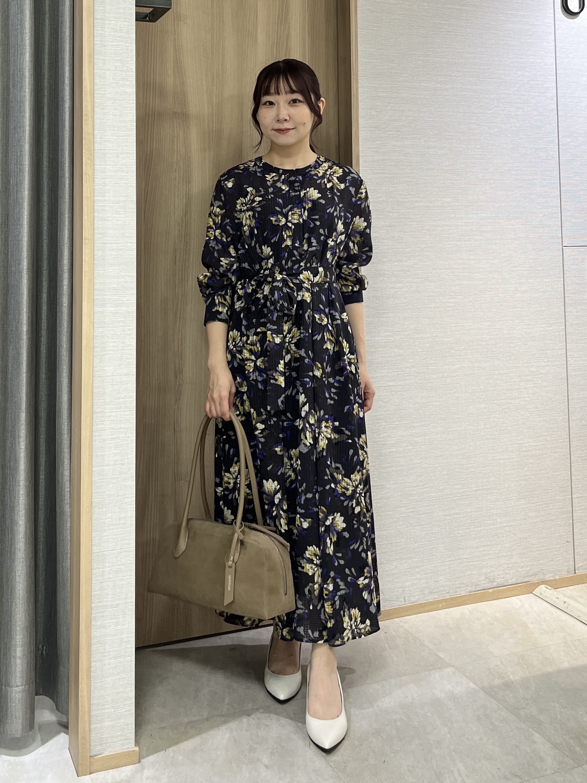 KAHOさんの「UNTITLED｜フラワープリントワンピース」を使ったコーディネート