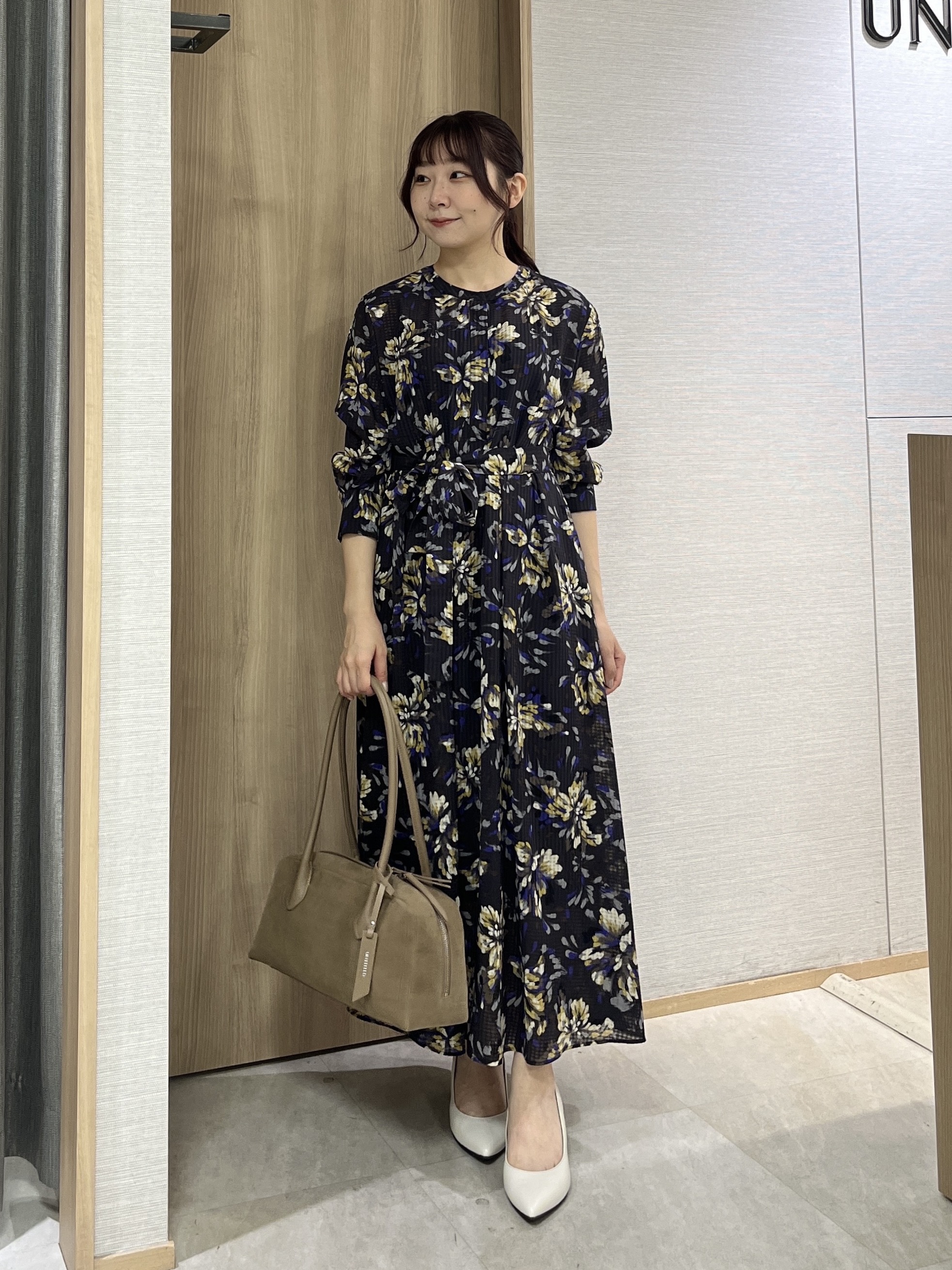 KAHOさんの「UNTITLED｜フラワープリントワンピース」を使ったコーディネート