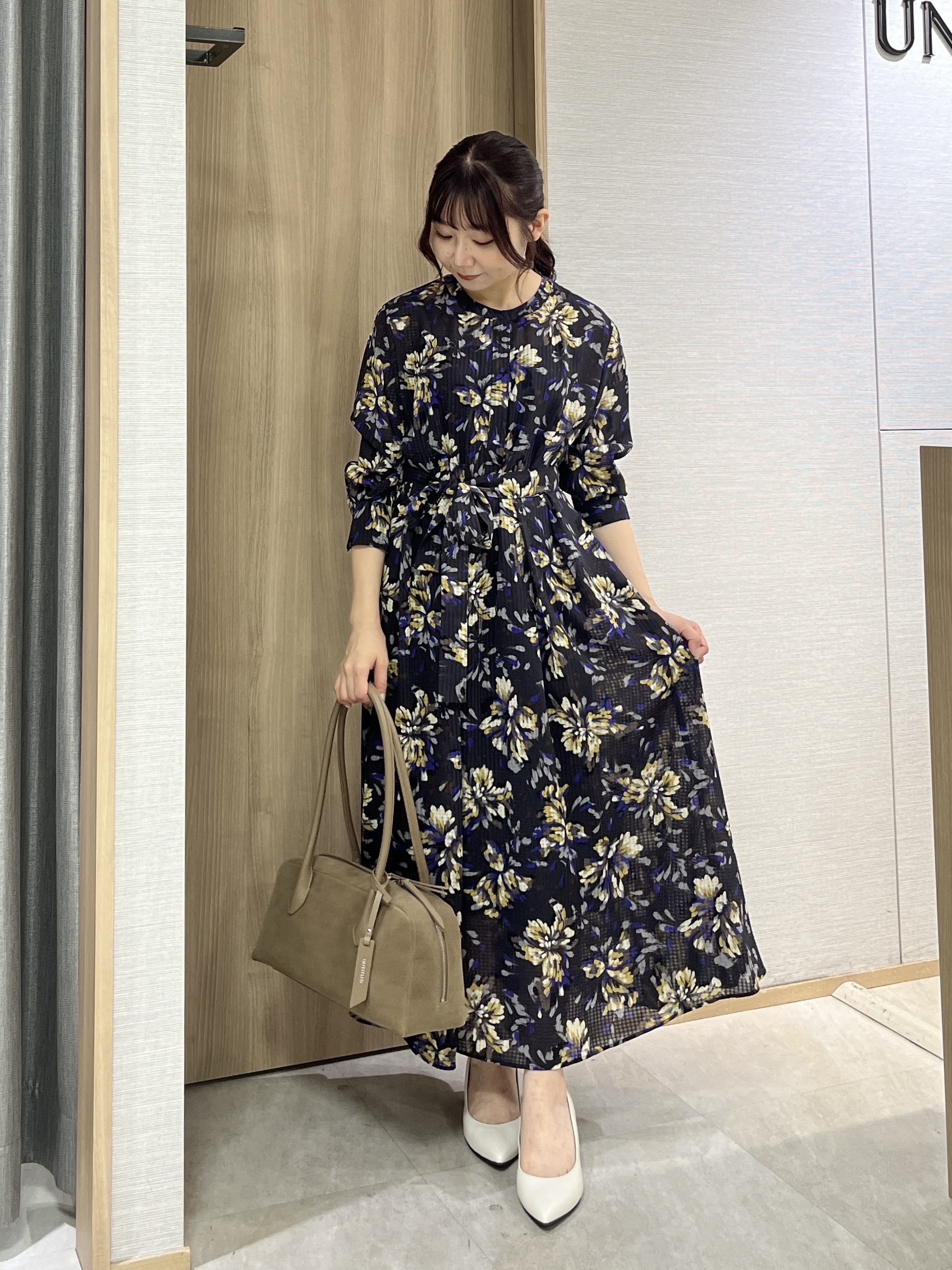 KAHOさんの「UNTITLED｜フラワープリントワンピース」を使ったコーディネート