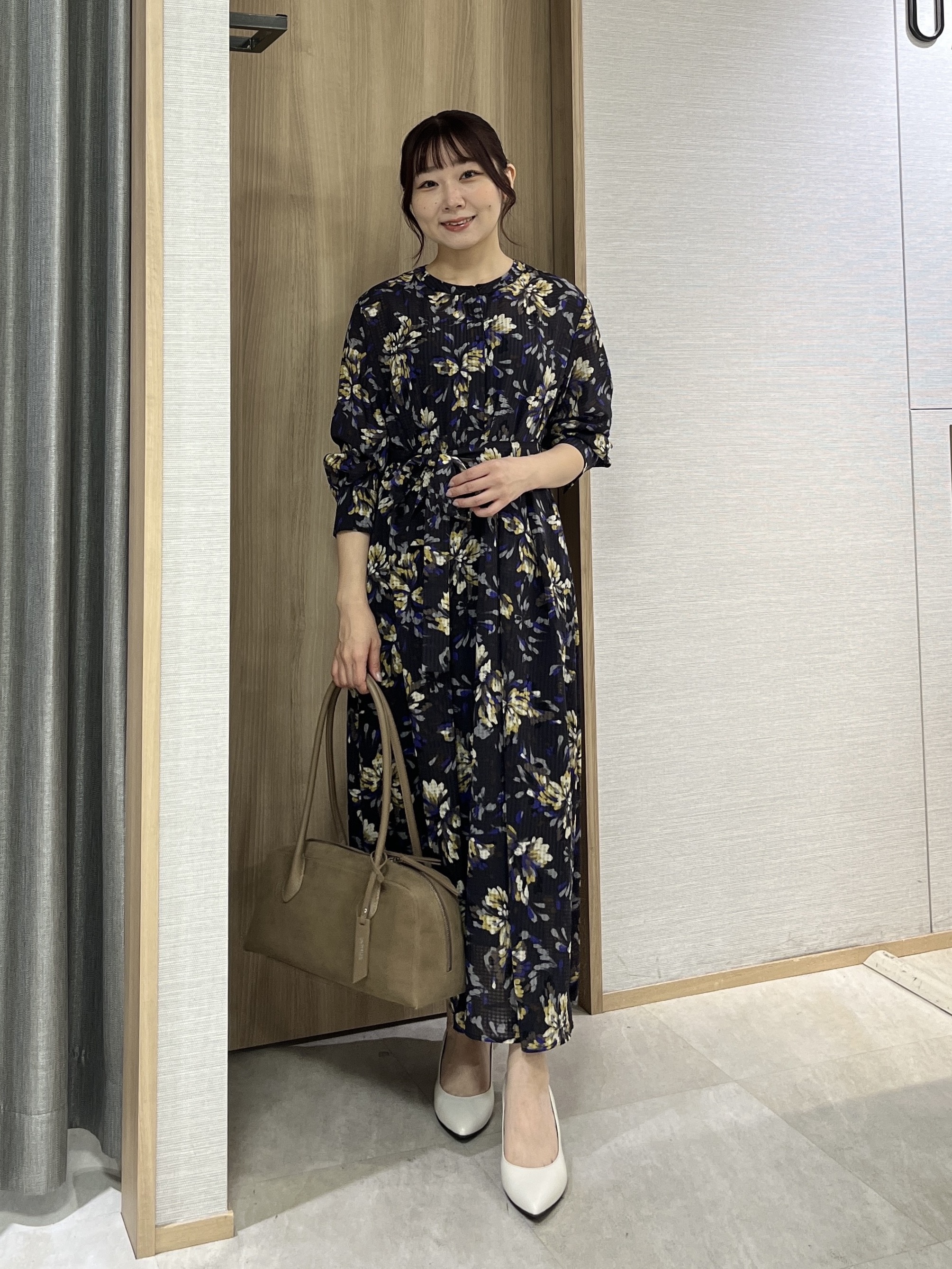 KAHOさんの「UNTITLED｜フラワープリントワンピース」を使ったコーディネート