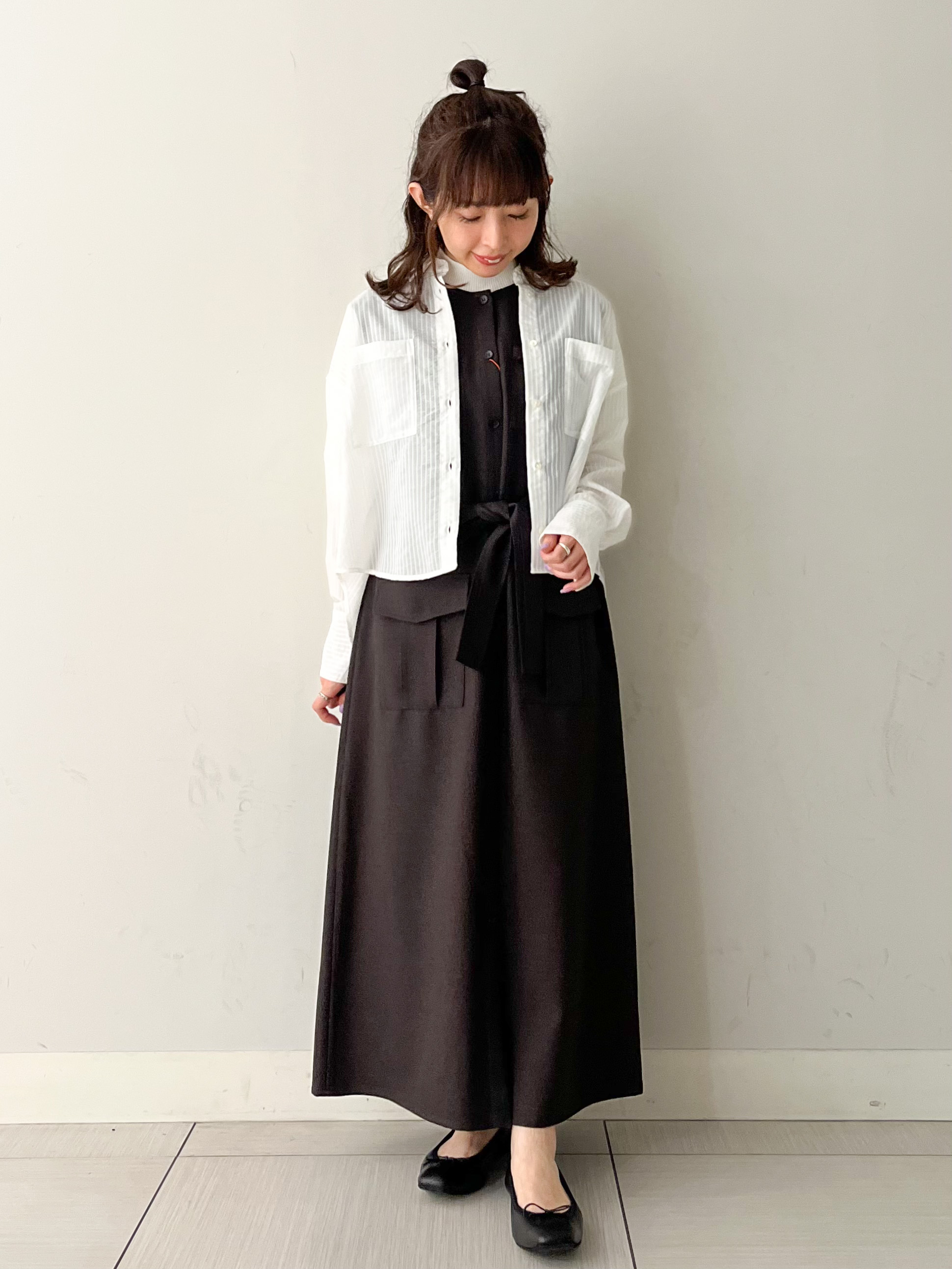 じゅんさんの「DRESSTERIOR｜シアーストライプクロップドシャツ」を使ったコーディネート