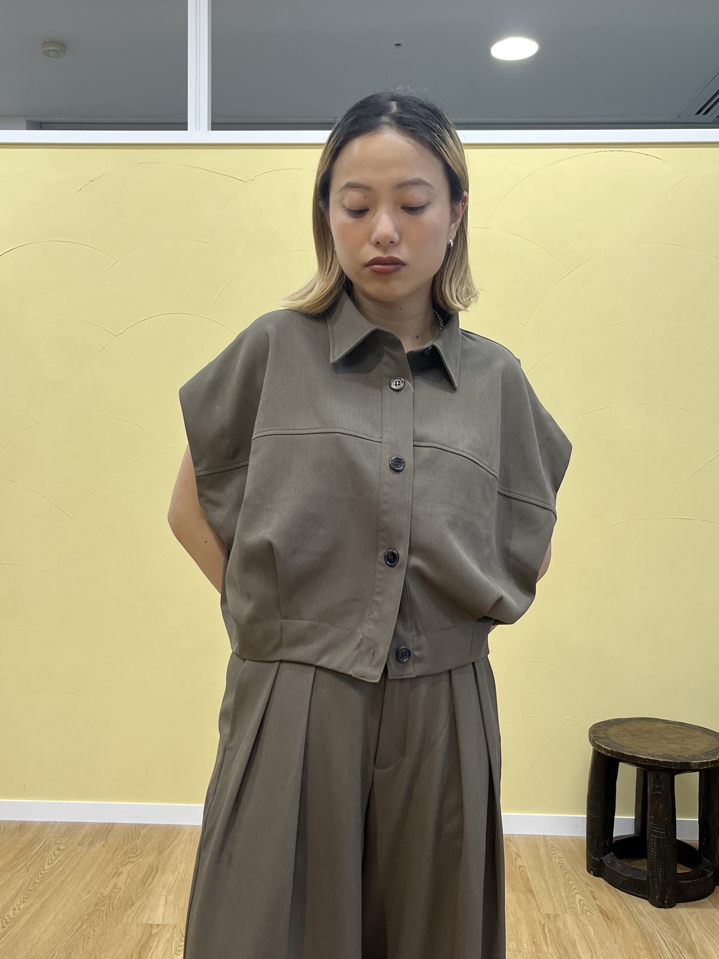 Harukaさんの「INDIVI｜スリーブレスコクーンシャツ【セットアップ可能】」を使ったコーディネート
