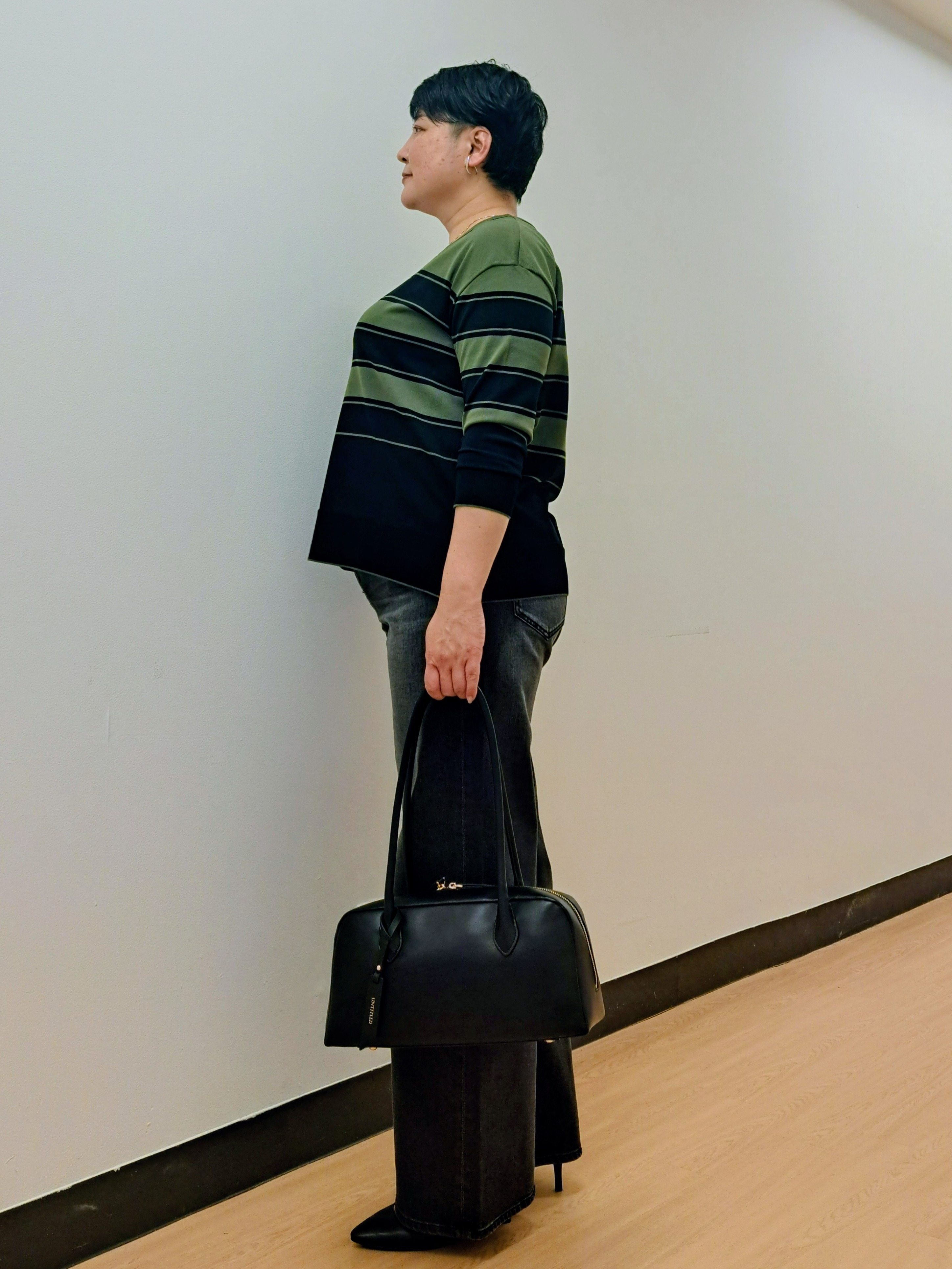 ますこさんの「UNTITLED｜【顔周りすっきり/体型カバー】ドライタッチVネックニットプルオーバー」を使ったコーディネート