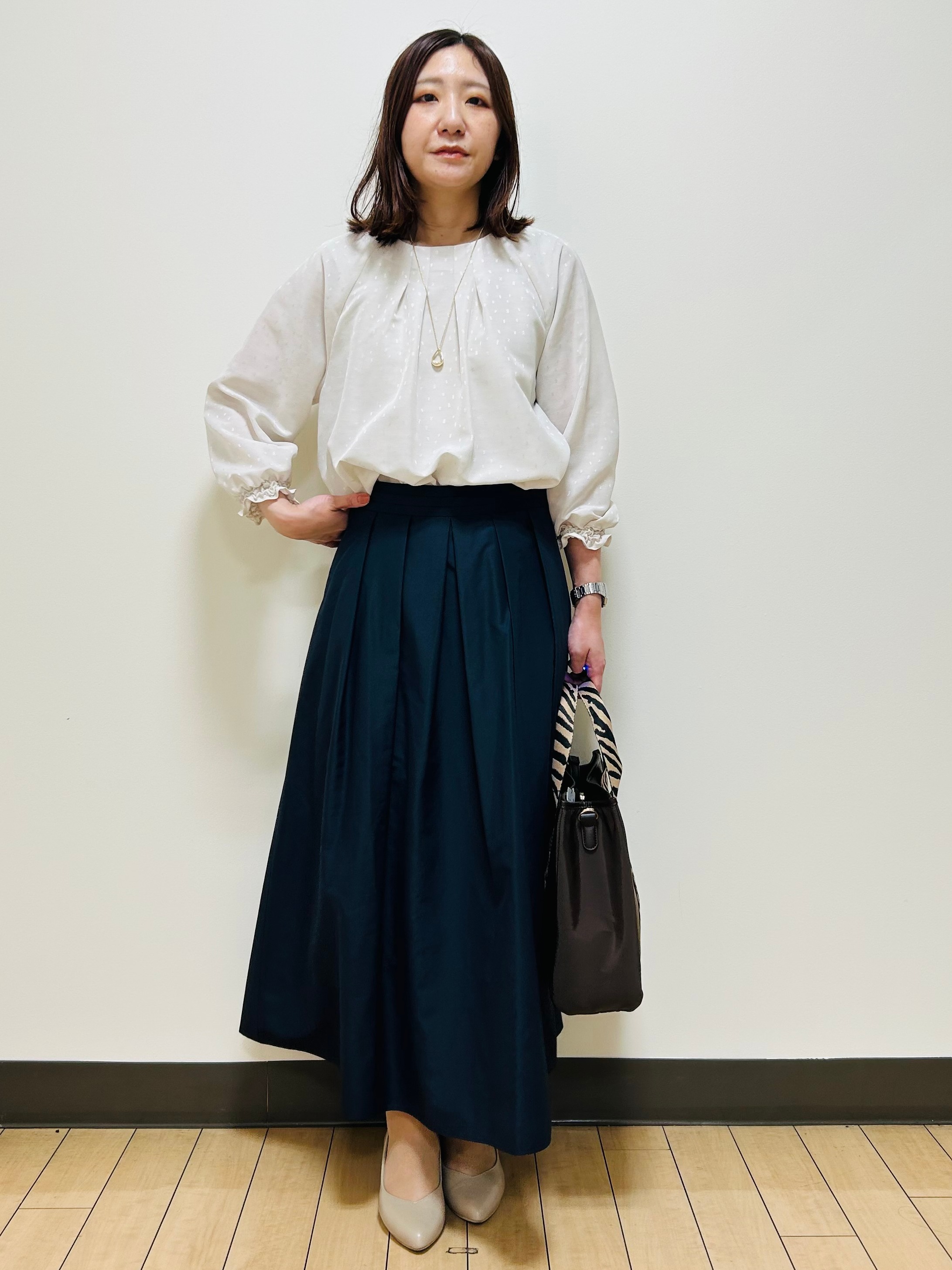 miiiさんの「Reflect｜タックデザイン ラグランスリーブブラウス」を使ったコーディネート