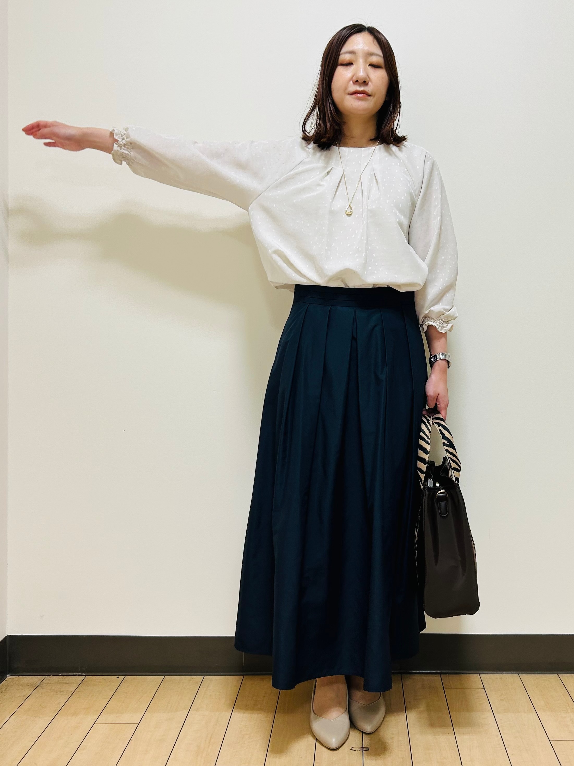 miiiさんの「Reflect｜タックデザイン ラグランスリーブブラウス」を使ったコーディネート