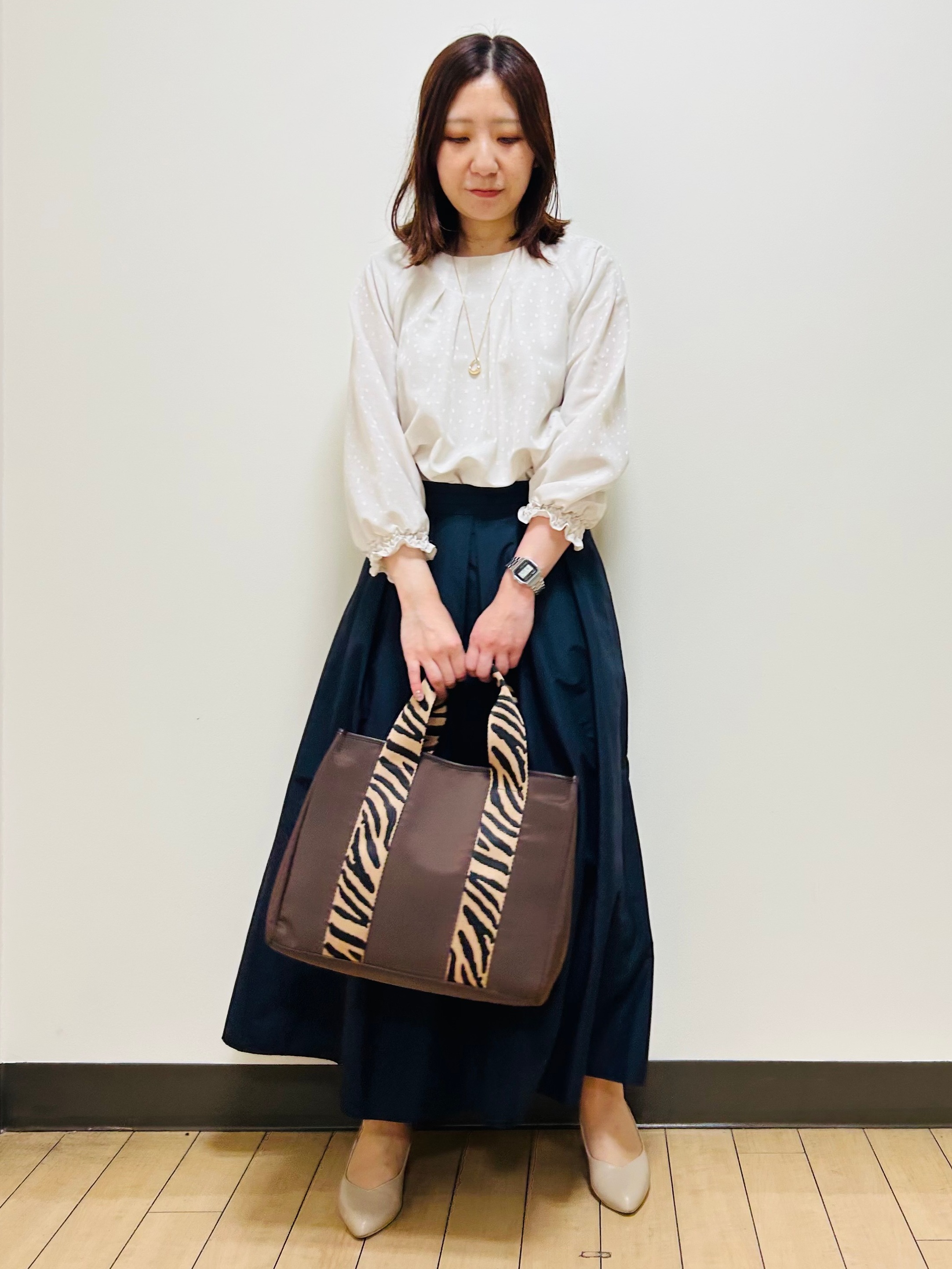 miiiさんの「Reflect｜タックデザイン ラグランスリーブブラウス」を使ったコーディネート