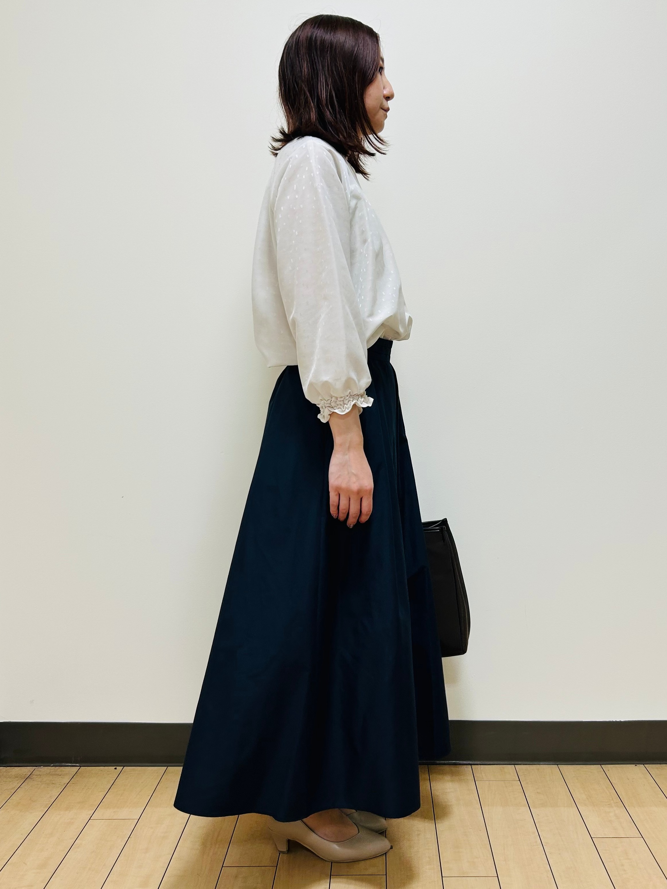 miiiさんの「Reflect｜タックデザイン ラグランスリーブブラウス」を使ったコーディネート