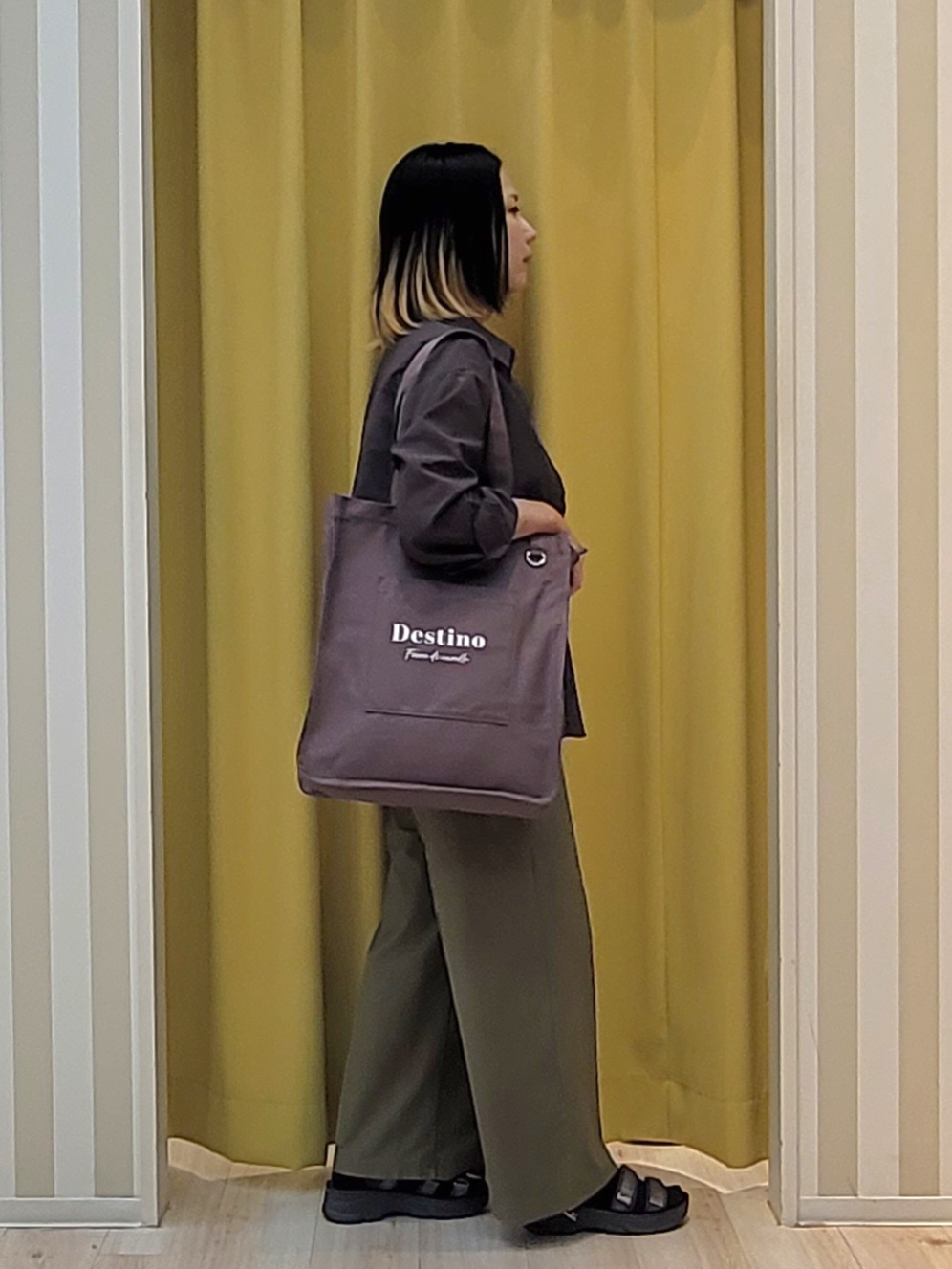 ねぎさんの「SHOO･LA･RUE｜【通気性〇/S-LL/洗濯機可】羽織にも使いやすい きちんとベーシックシャツ」を使ったコーディネート