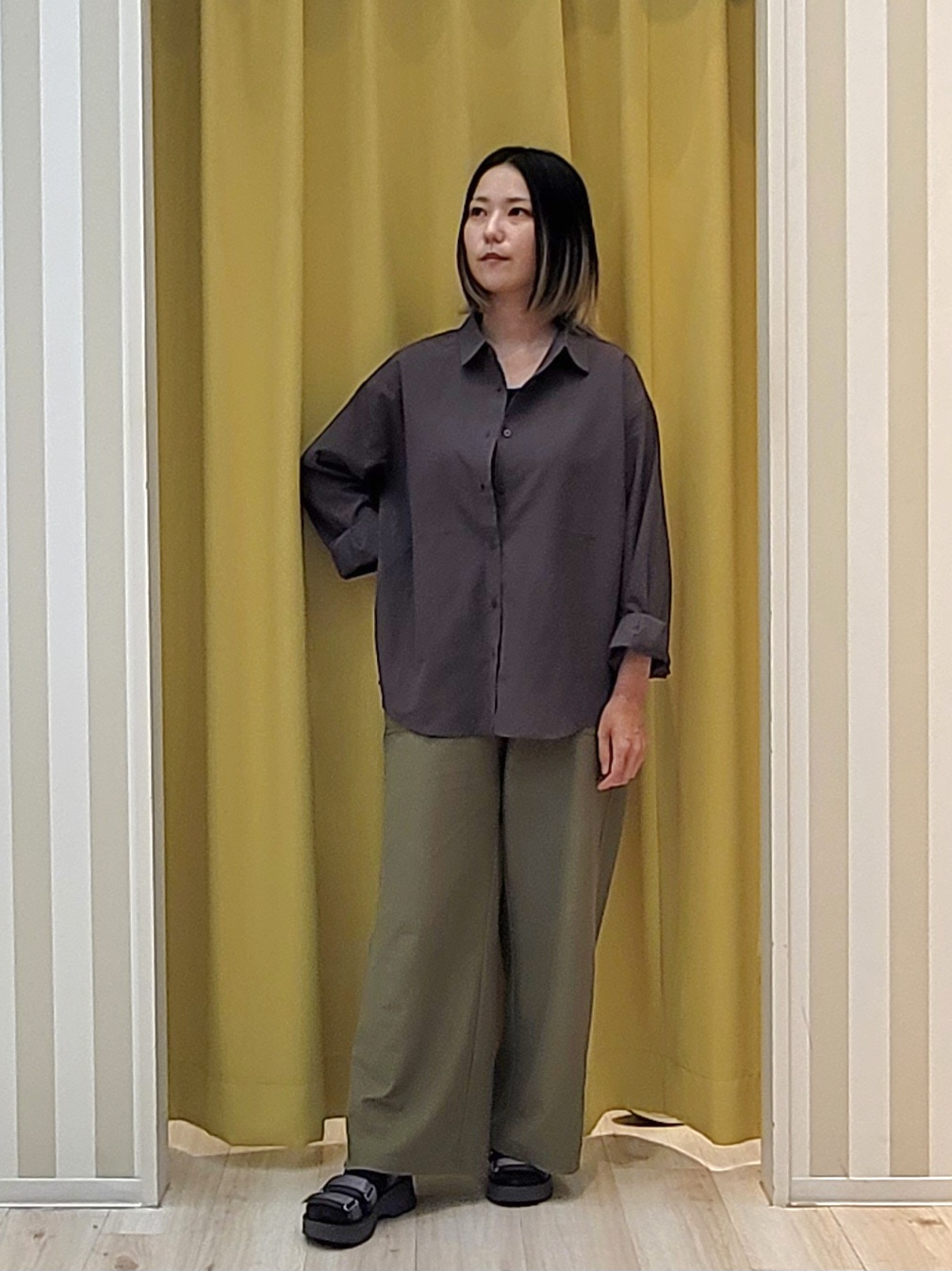 ねぎさんの「SHOO･LA･RUE｜【通気性〇/S-LL/洗濯機可】羽織にも使いやすい きちんとベーシックシャツ」を使ったコーディネート