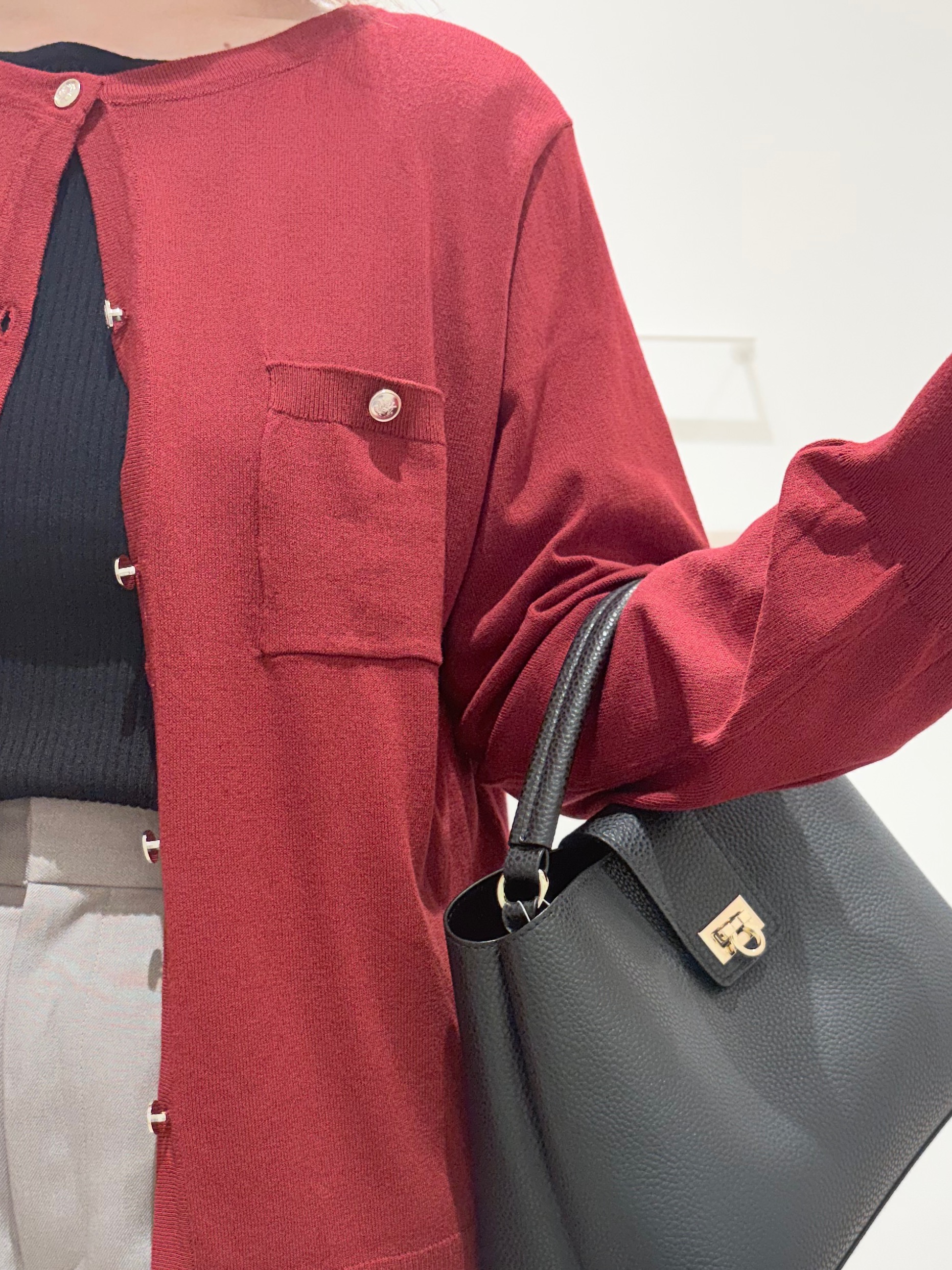 c_h_i_k_aさんの「SHOO･LA･RUE｜【洗濯機可/S-LL】金ボタンが上品に。さらさらタッチカーディガン」を使ったコーディネート