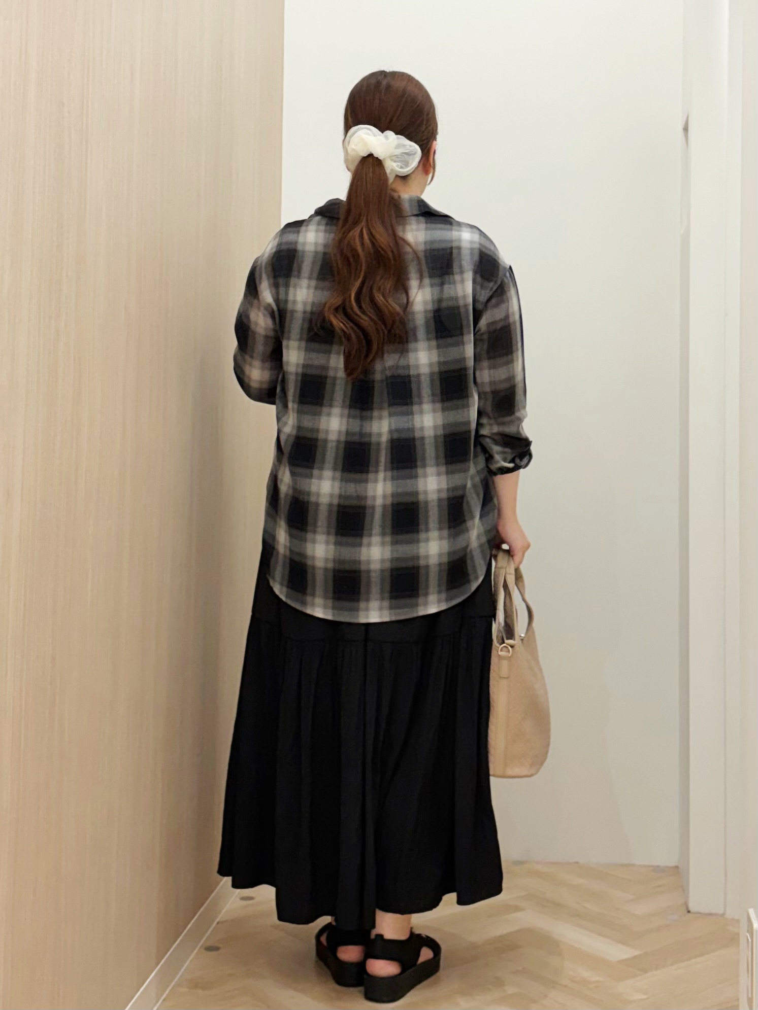 akariさんの「grove｜シアーオンブレチェックシャツ」を使ったコーディネート