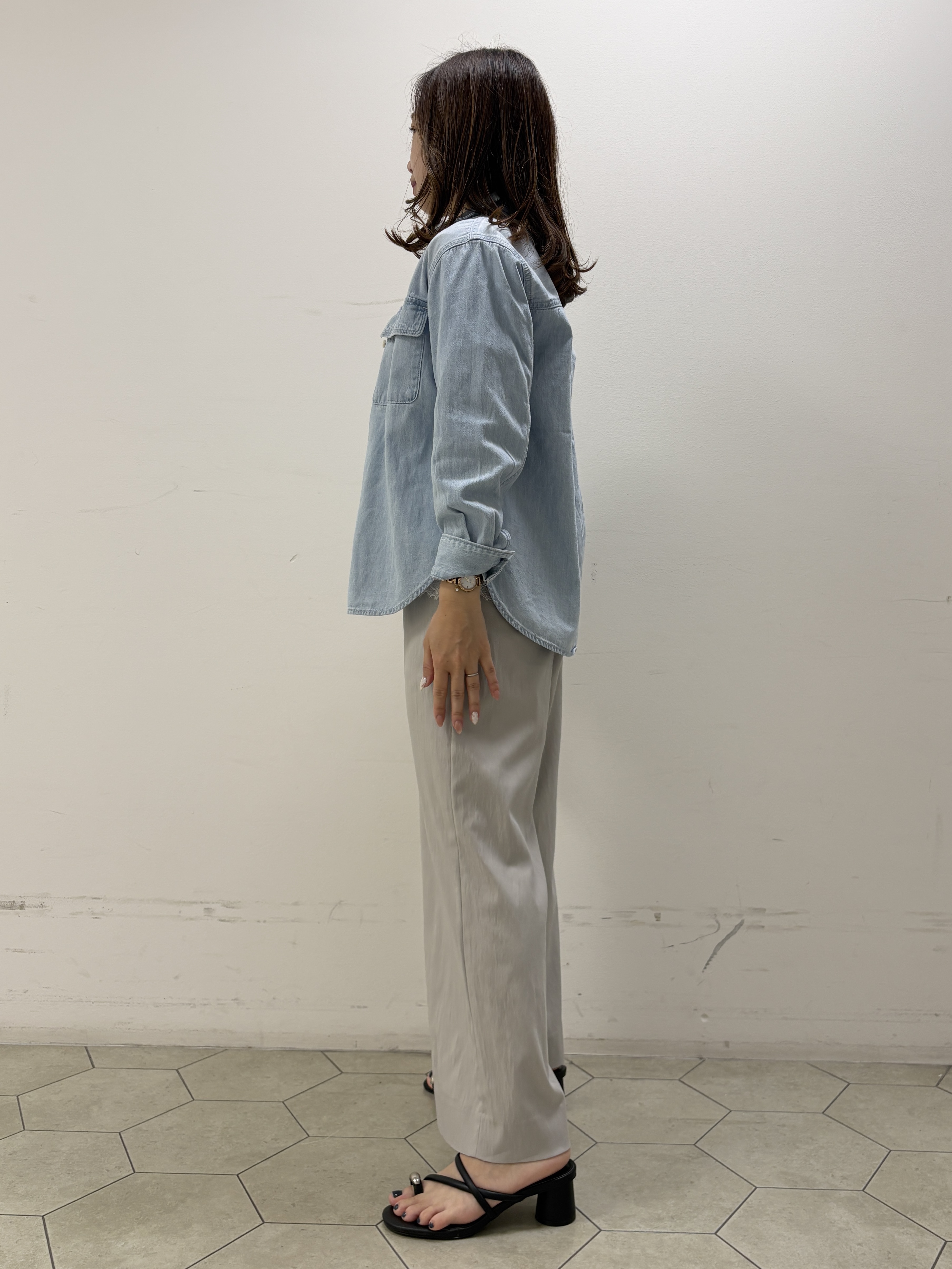 kahoさんの「INDIVI｜【洗える／体型カバー】ライトデニム ワークシャツ」を使ったコーディネート
