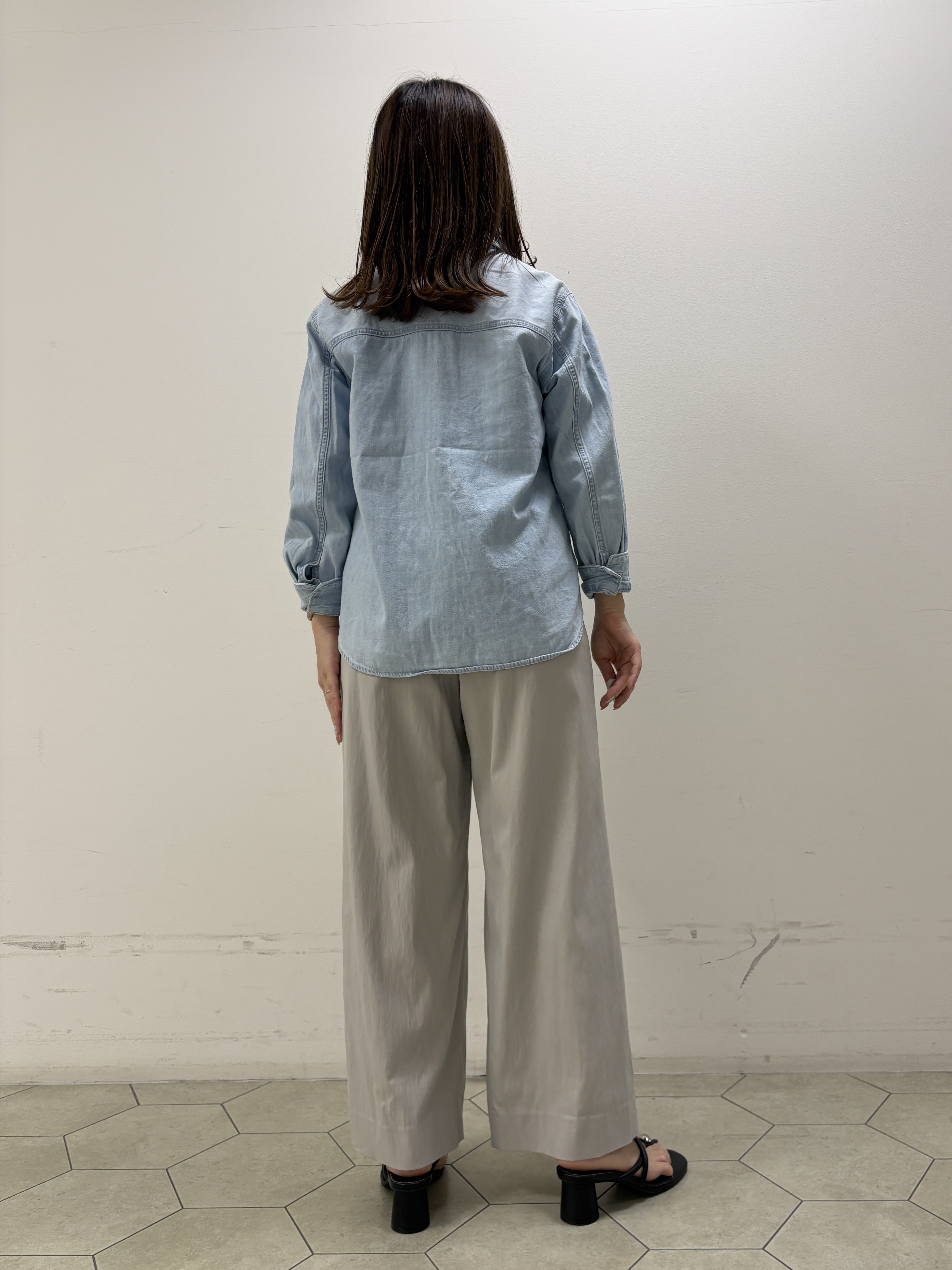 kahoさんの「INDIVI｜【洗える／体型カバー】ライトデニム ワークシャツ」を使ったコーディネート
