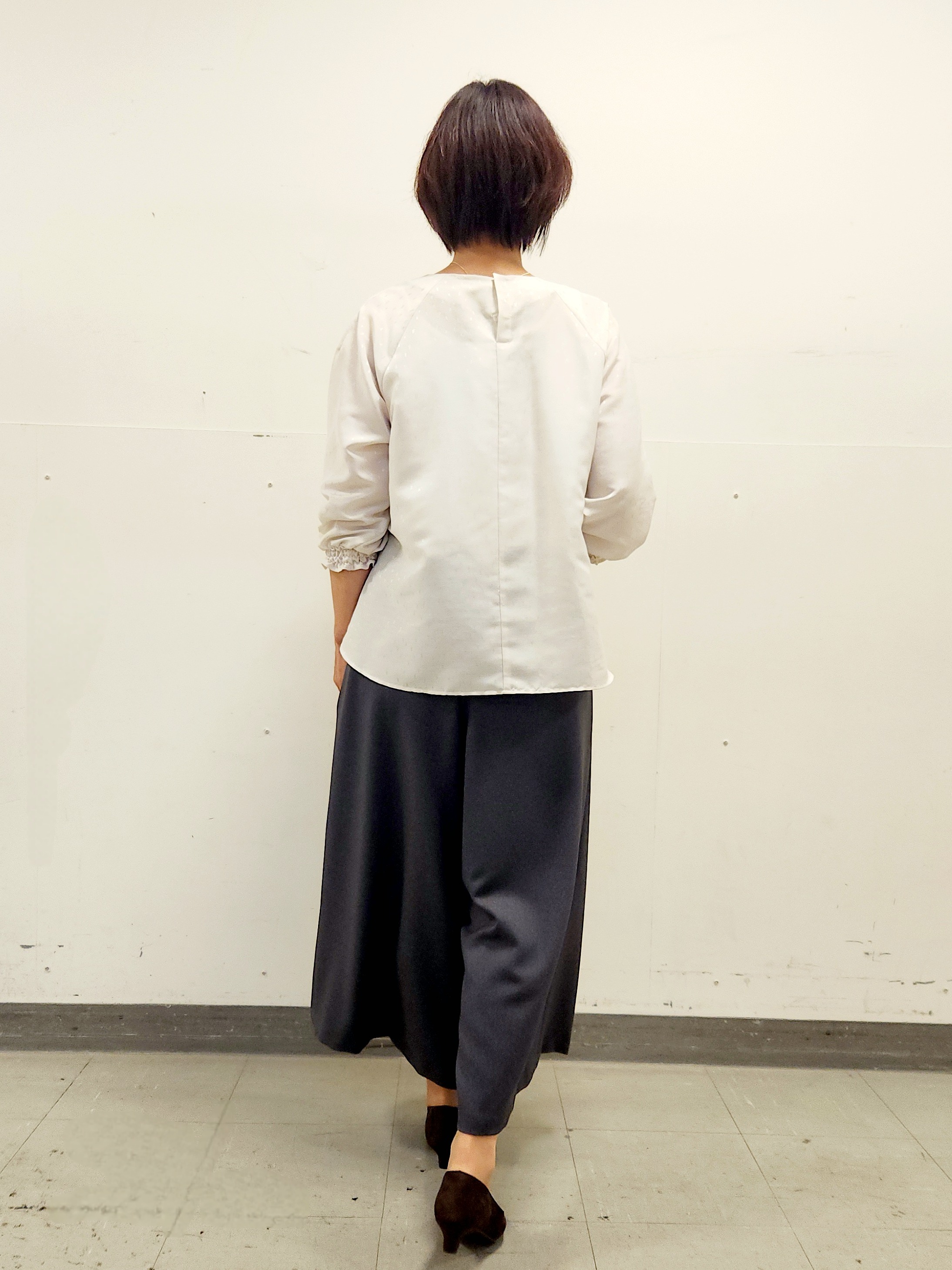 mayumayuさんの「Reflect｜タックデザイン ラグランスリーブブラウス」を使ったコーディネート