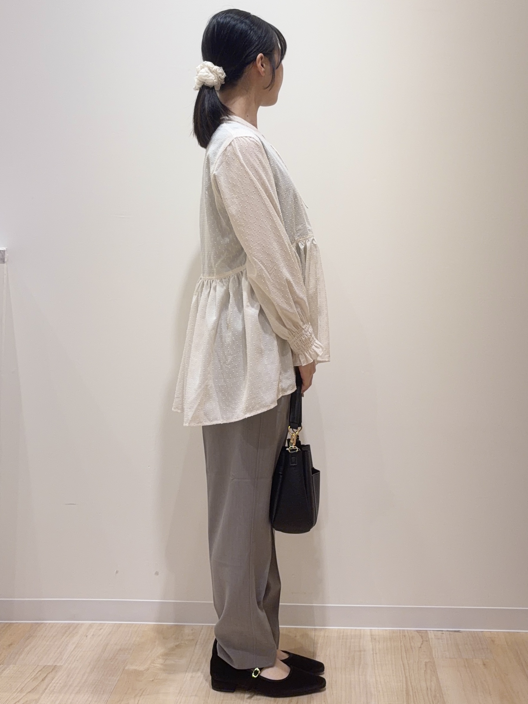 ayaneさんの「grove｜シアードビーペプラムブラウス」を使ったコーディネート
