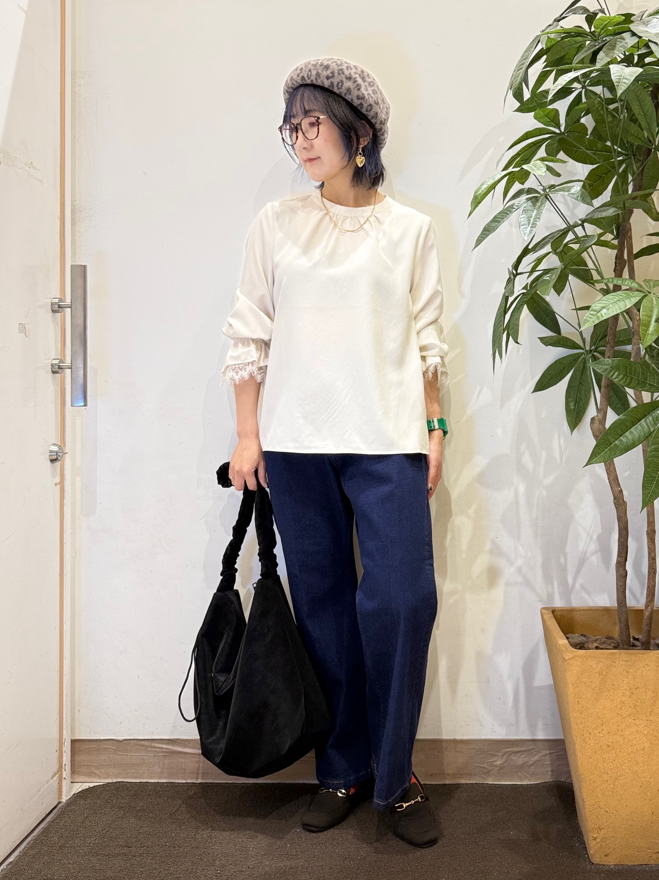 misakiさんの「SHOO･LA･RUE｜【S-LL/洗濯機可】お袖レースで華やぐ。フェミニンブラウス」を使ったコーディネート