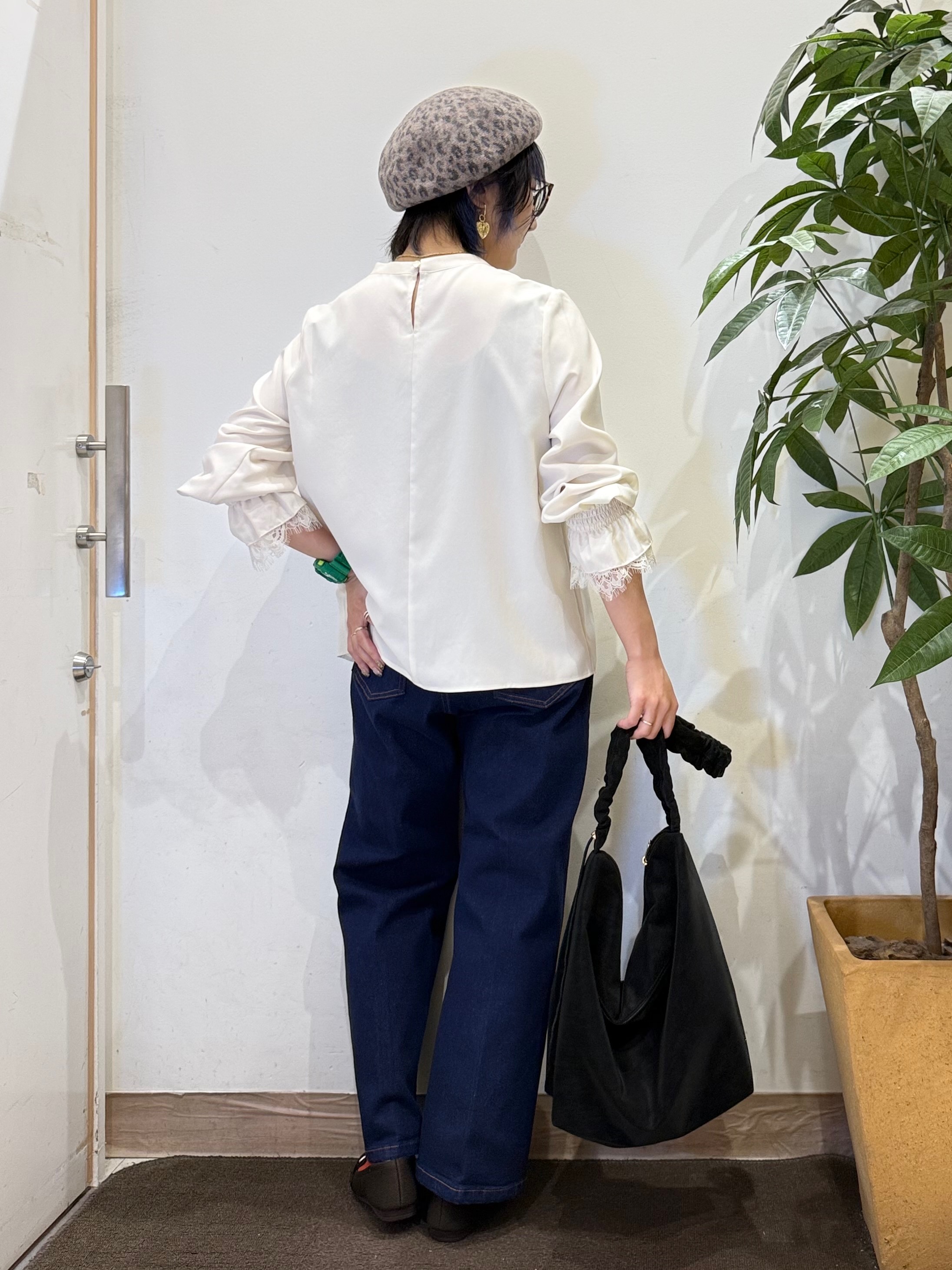 misakiさんの「SHOO･LA･RUE｜【S-LL/洗濯機可】お袖レースで華やぐ。フェミニンブラウス」を使ったコーディネート