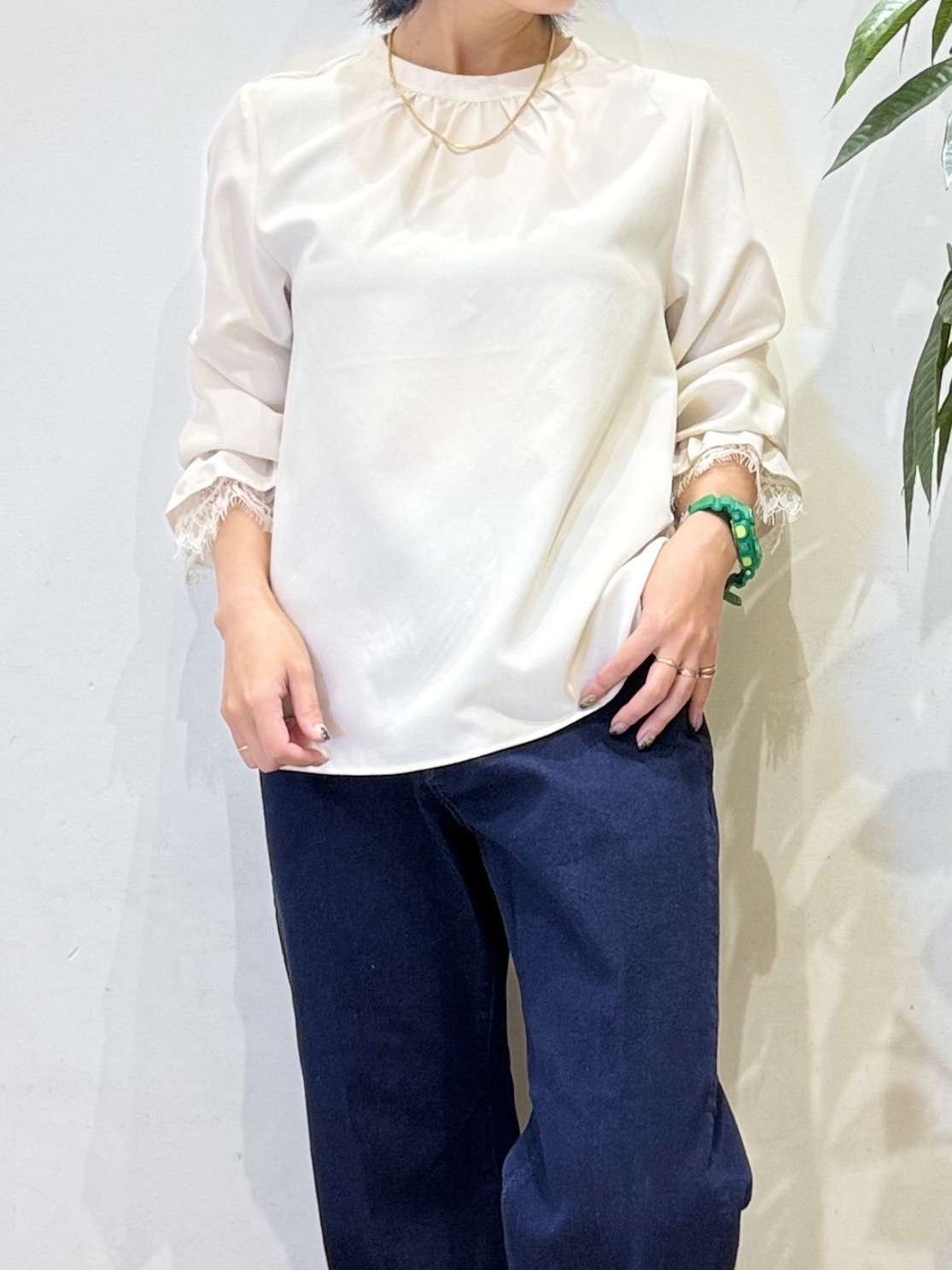 misakiさんの「SHOO･LA･RUE｜【S-LL/洗濯機可】お袖レースで華やぐ。フェミニンブラウス」を使ったコーディネート