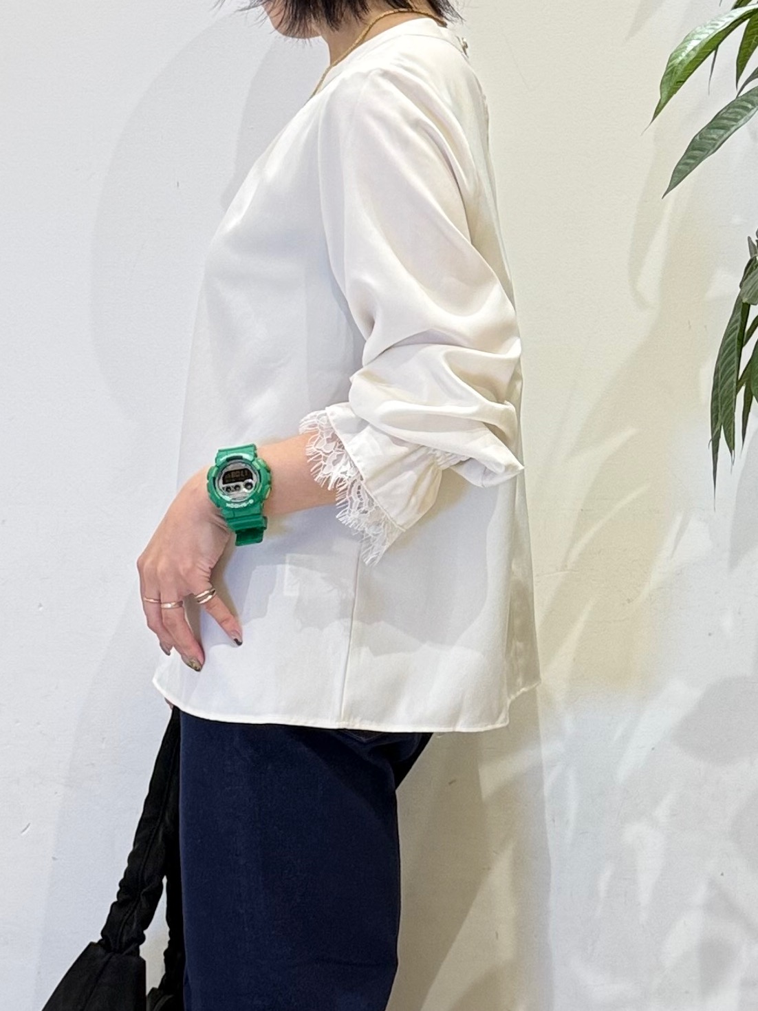 misakiさんの「SHOO･LA･RUE｜【S-LL/洗濯機可】お袖レースで華やぐ。フェミニンブラウス」を使ったコーディネート