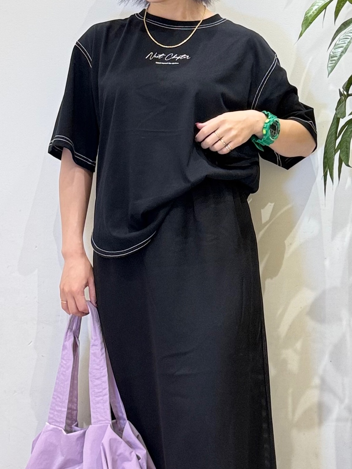 misakiさんの「SHOO･LA･RUE｜【S-LL/体型カバー】インせず着られる 配色ステッチ 5分袖ロゴTシャツ」を使ったコーディネート