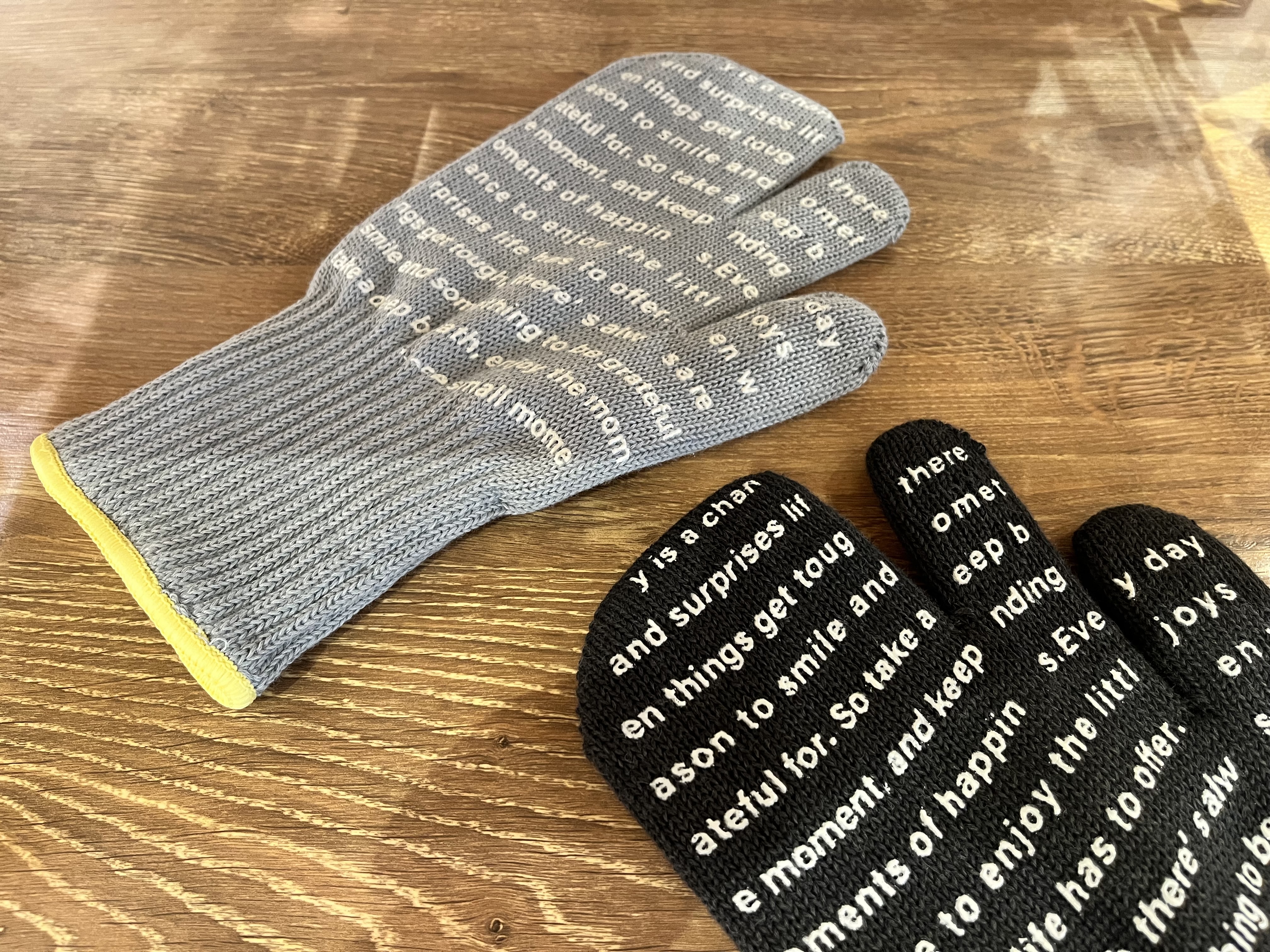 OYSTERさんの「212 KITCHEN STORE｜サンベルム 3本指ミトン グレー」を使ったコーディネート