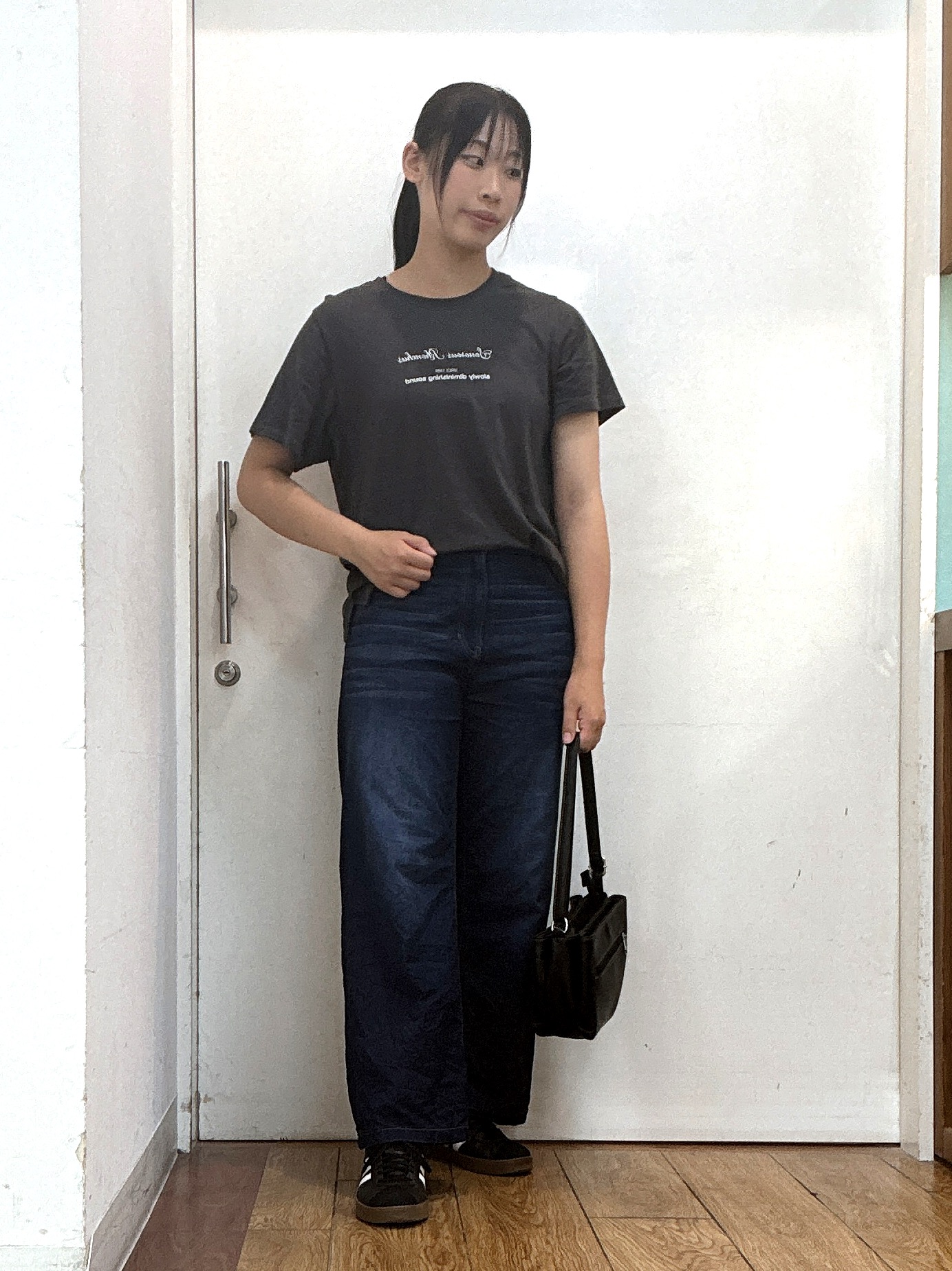 Karinさんの「SHOO･LA･RUE｜【ひんやり/S-LL/洗濯機可】真夏に着たい 大人のベーシックカラープリントTシャツ」を使ったコーディネート