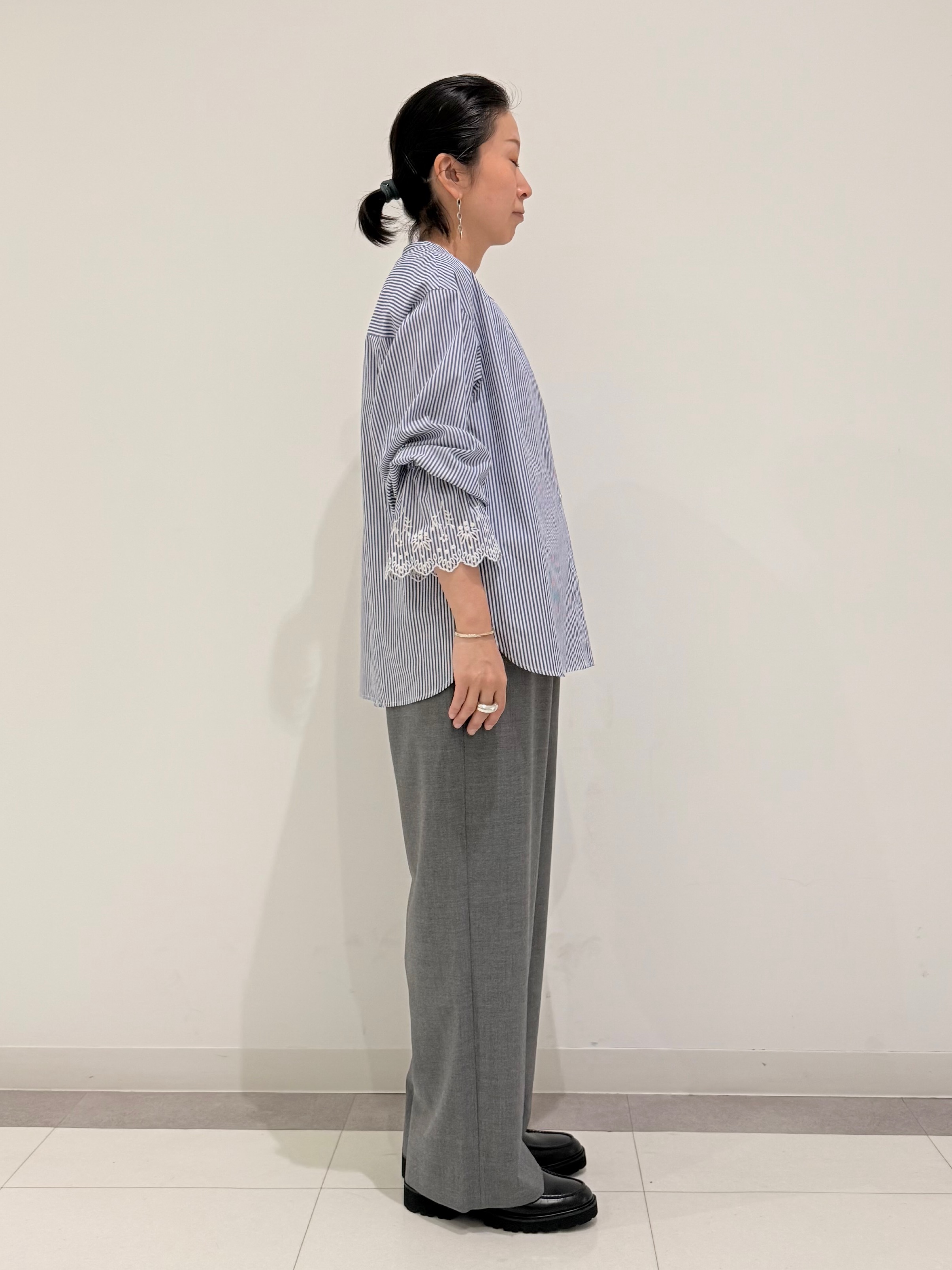 MIYAKAWAさんの「DRESSTERIOR｜エンブロイダリースリーブ ブラウス」を使ったコーディネート