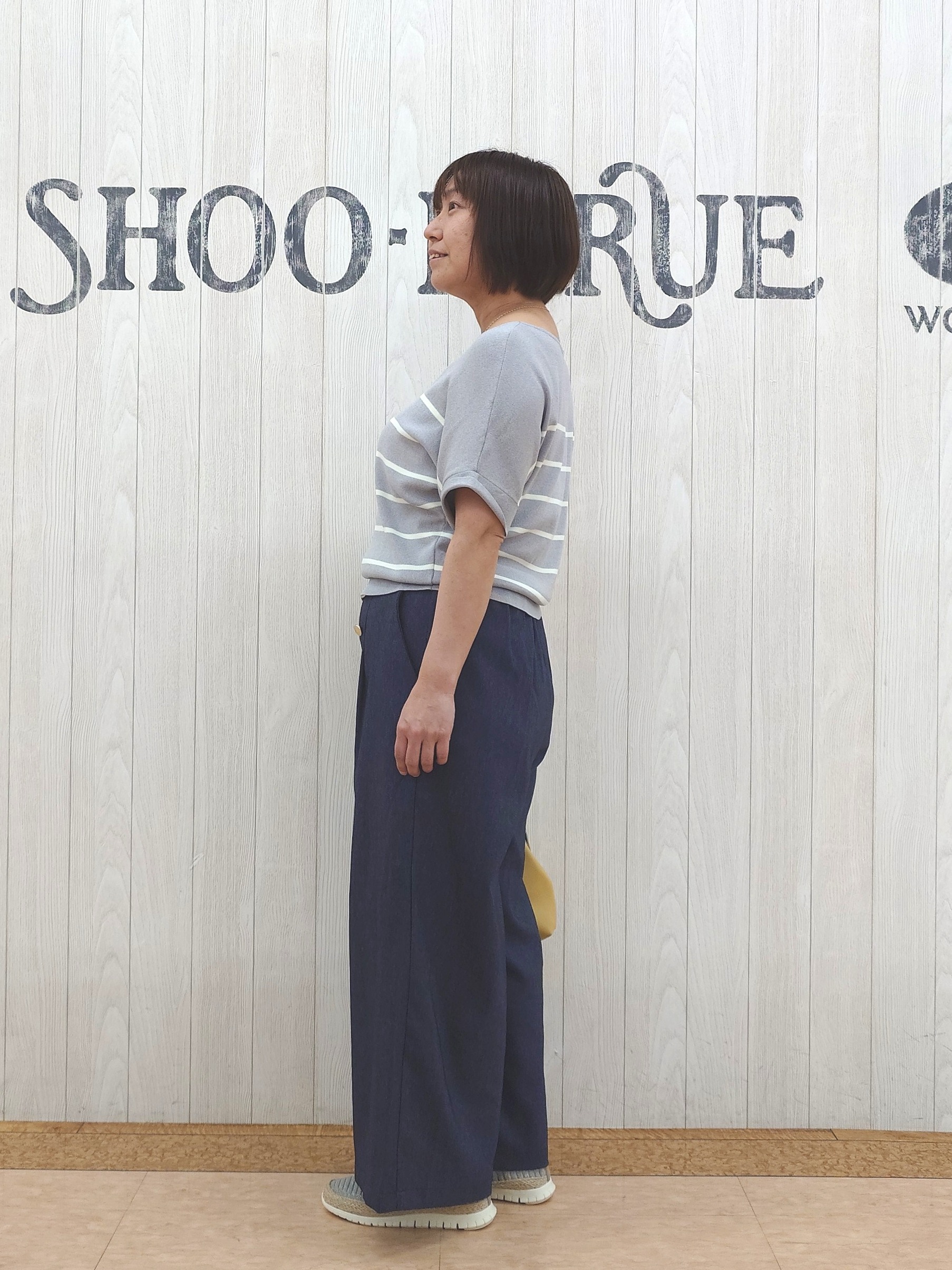 とろろさんの「SHOO･LA･RUE｜【毎日洗える/ひんやり/UV】二の腕隠れる さらっとドルマン半袖ニット」を使ったコーディネート