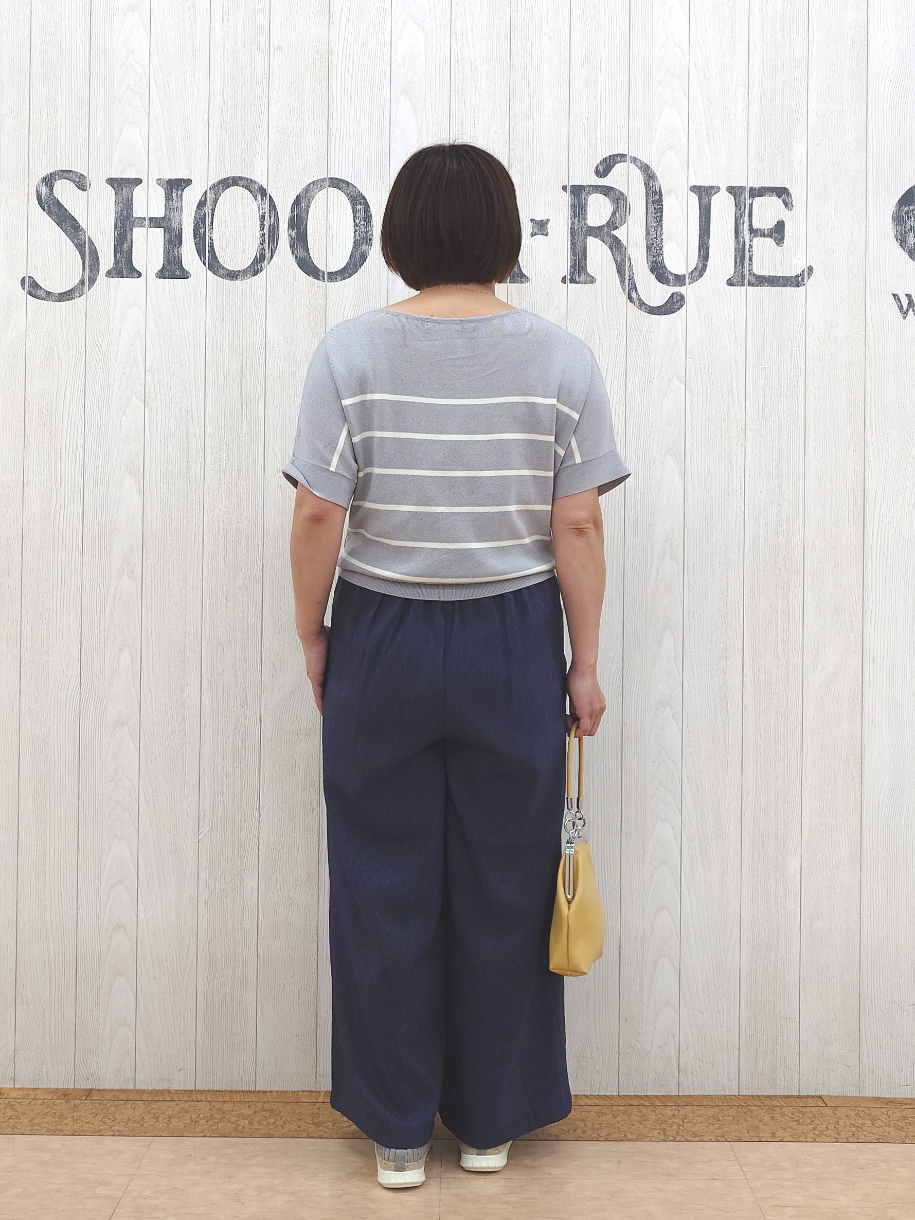 とろろさんの「SHOO･LA･RUE｜【毎日洗える/ひんやり/UV】二の腕隠れる さらっとドルマン半袖ニット」を使ったコーディネート