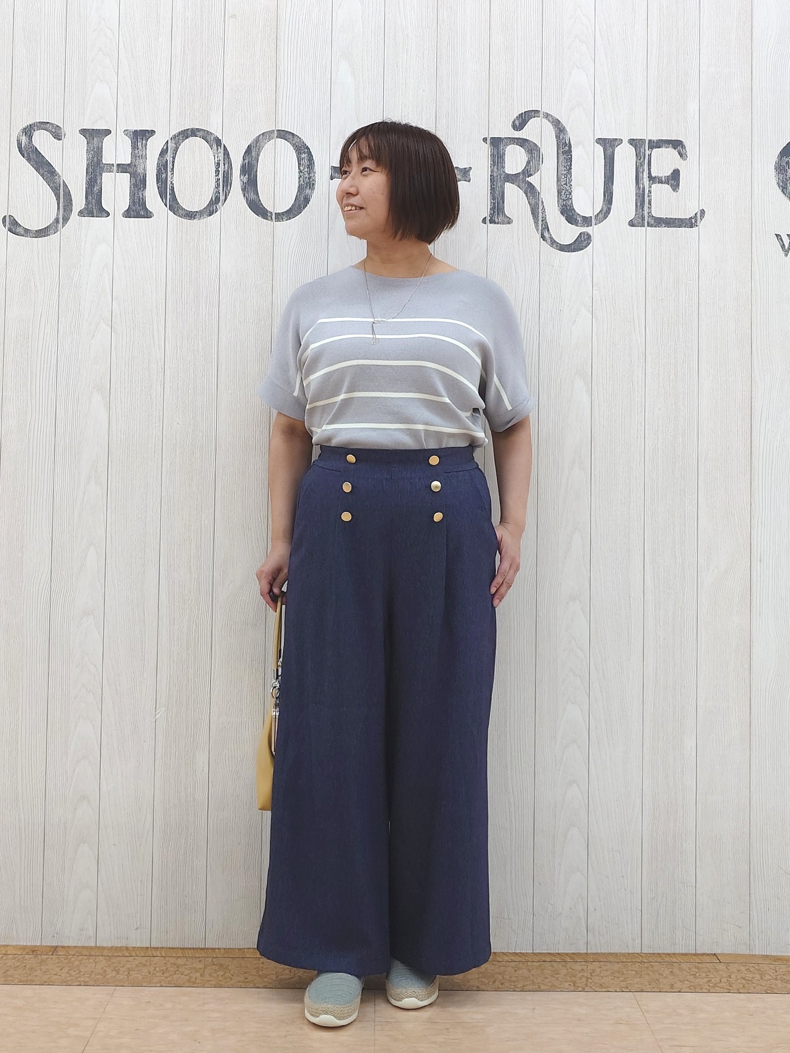 とろろさんの「SHOO･LA･RUE｜【毎日洗える/ひんやり/UV】二の腕隠れる さらっとドルマン半袖ニット」を使ったコーディネート