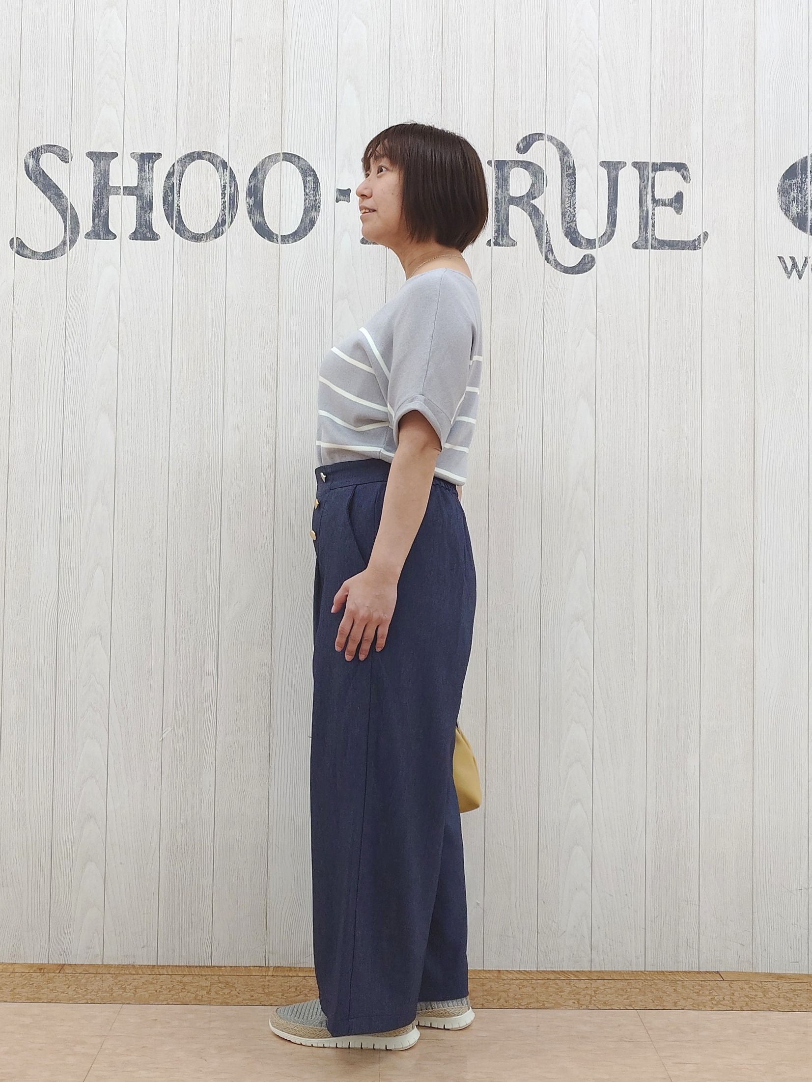 とろろさんの「SHOO･LA･RUE｜【毎日洗える/ひんやり/UV】二の腕隠れる さらっとドルマン半袖ニット」を使ったコーディネート