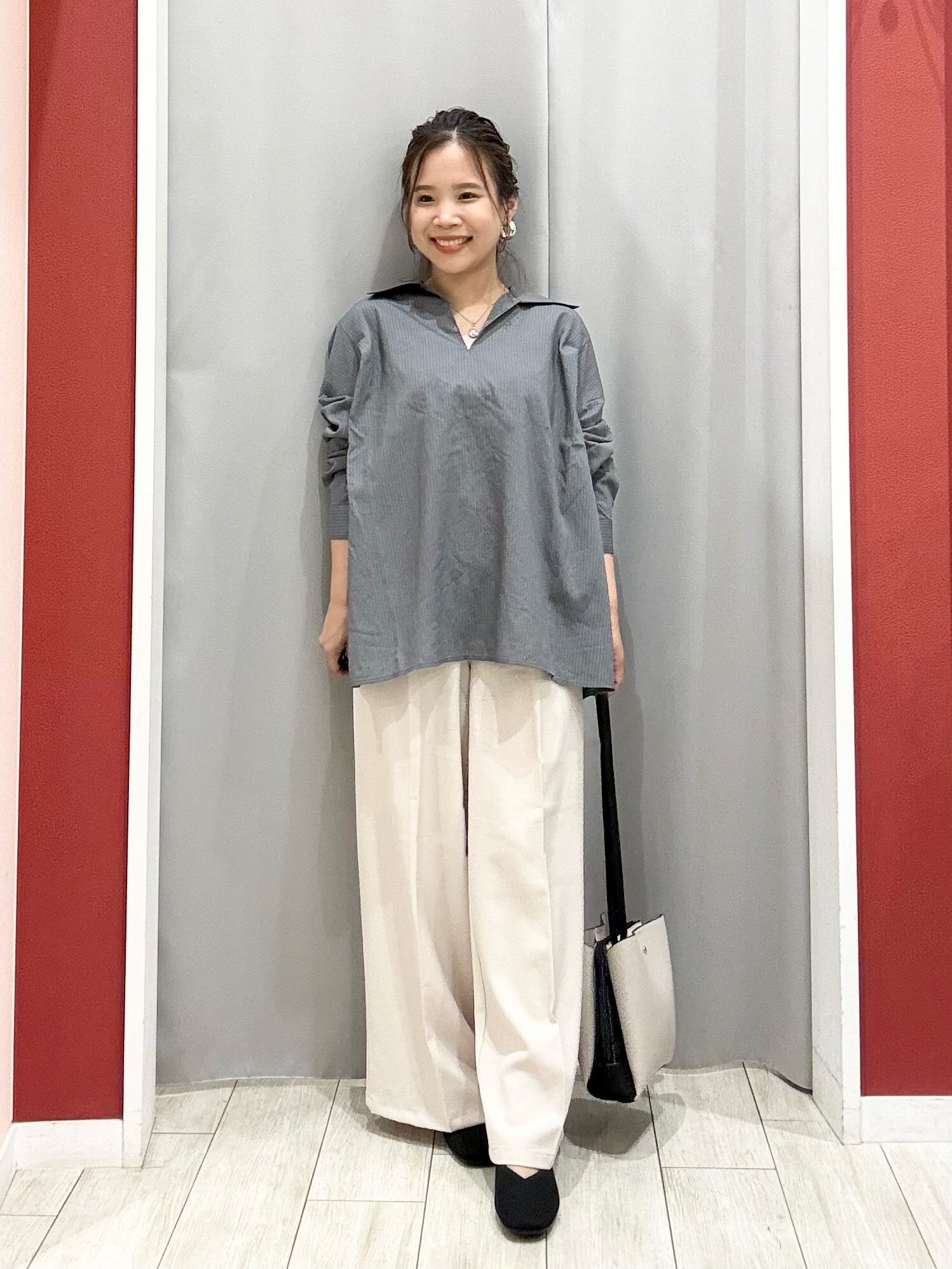shioさんの「SHOO･LA･RUE｜【洗濯機可/S-LL】金ボタンが上品に。さらさらタッチカーディガン」を使ったコーディネート