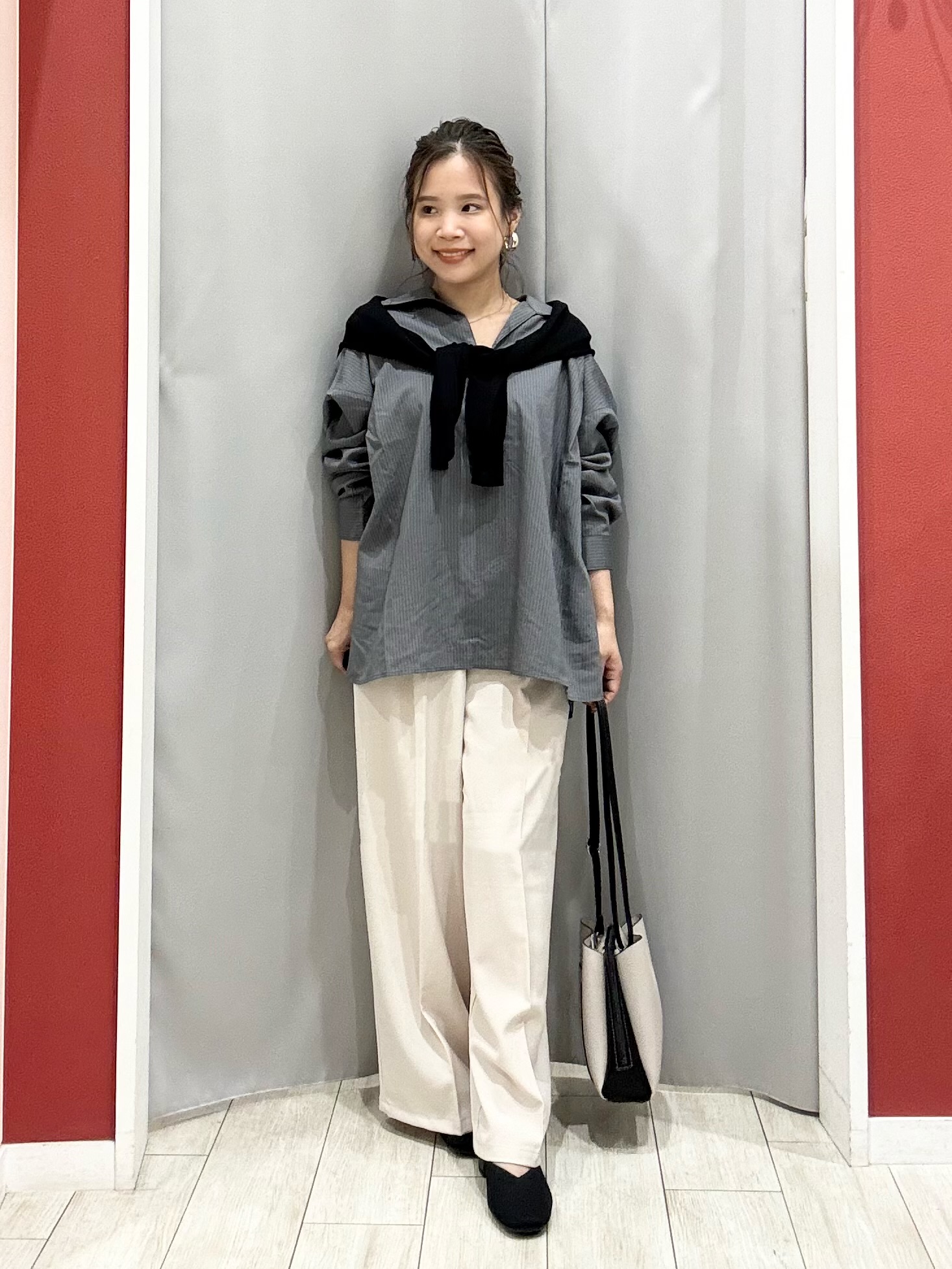 shioさんの「SHOO･LA･RUE｜【洗濯機可/S-LL】金ボタンが上品に。さらさらタッチカーディガン」を使ったコーディネート