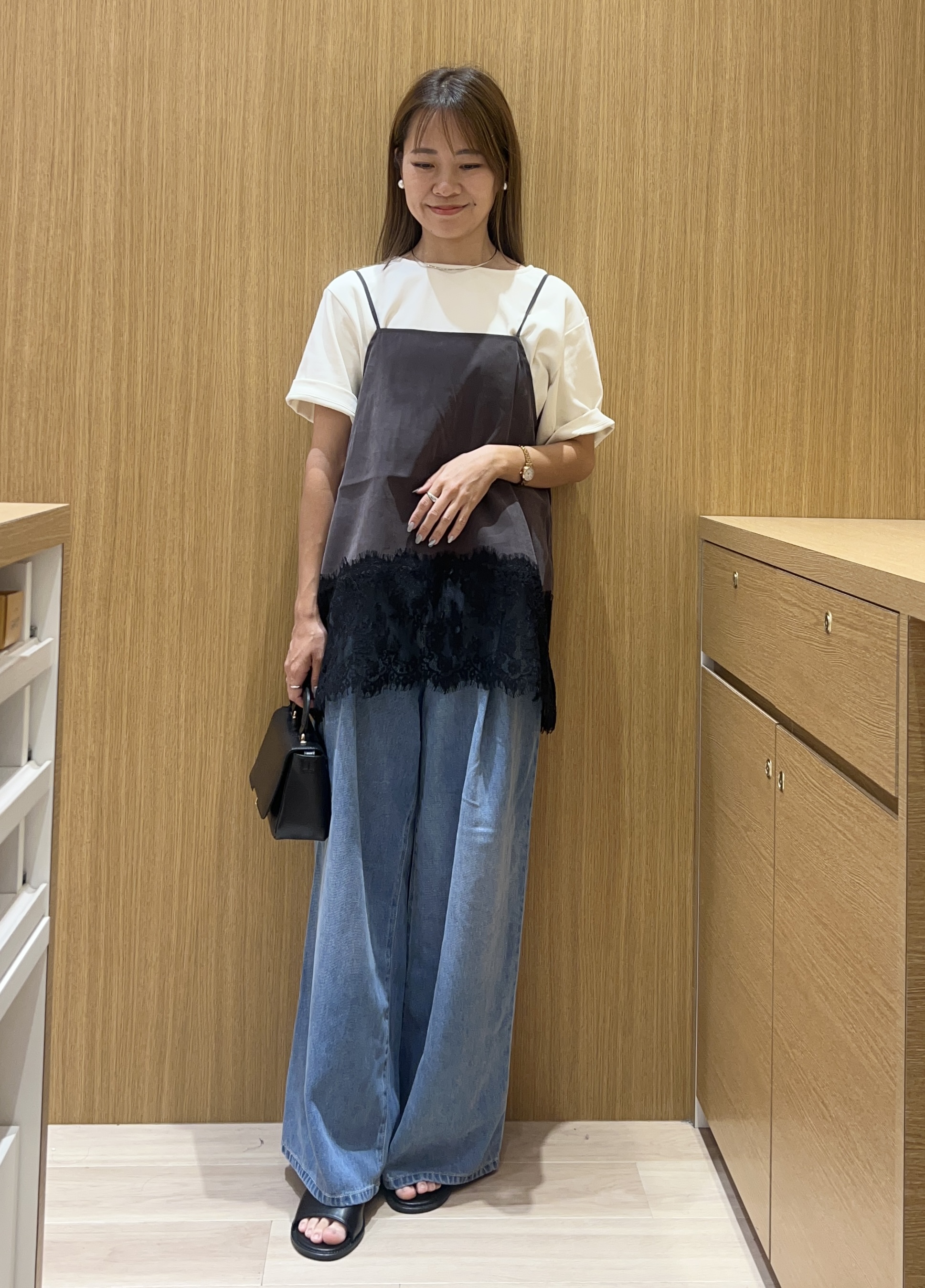meeさんの「OPAQUE.CLIP｜裾レース マットサテンキャミ【洗濯機OK】」を使ったコーディネート