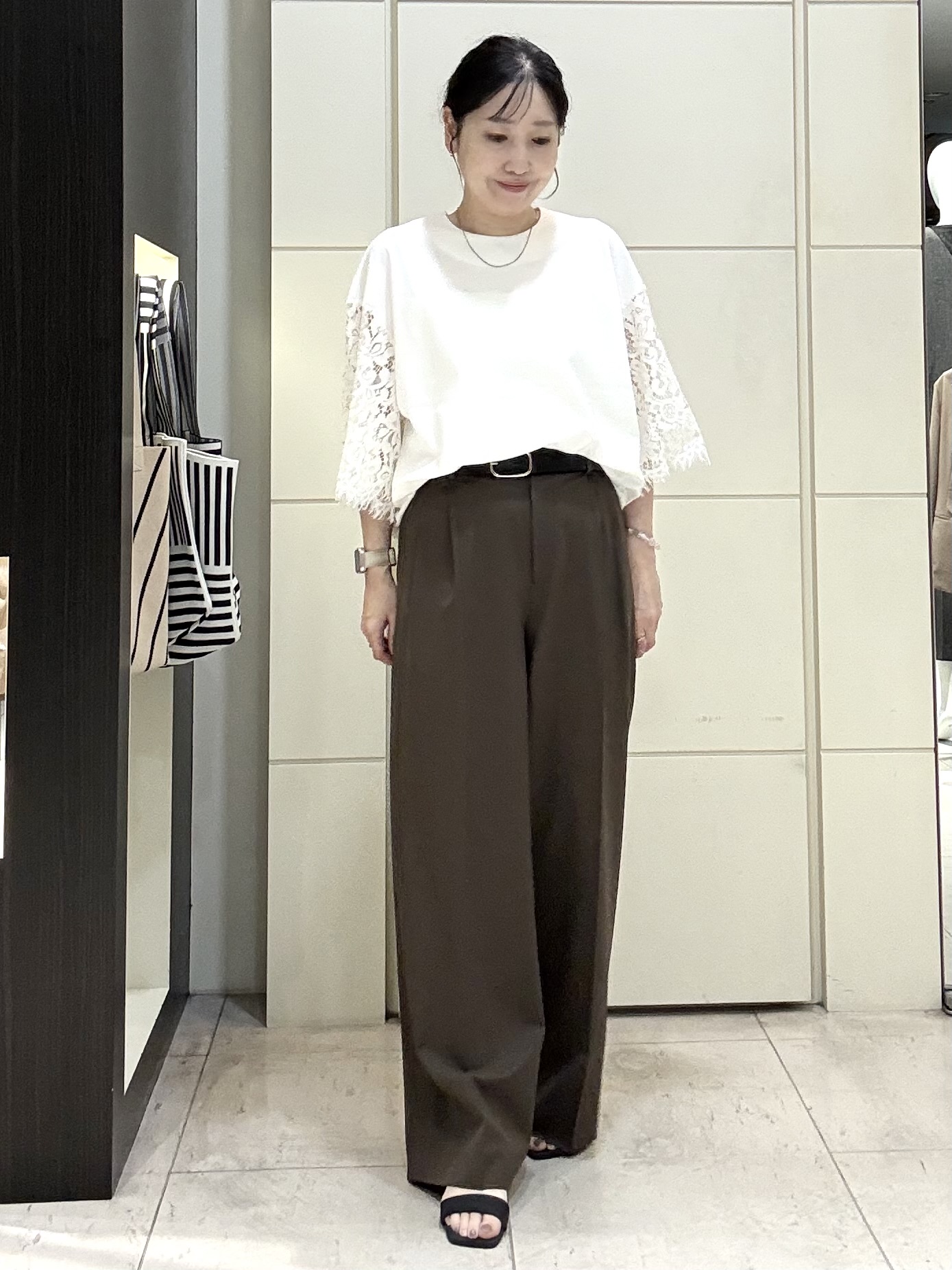 mori.さんの「UNTITLED｜【秋映え/甘めTシャツ】袖レースプルオーバー」を使ったコーディネート