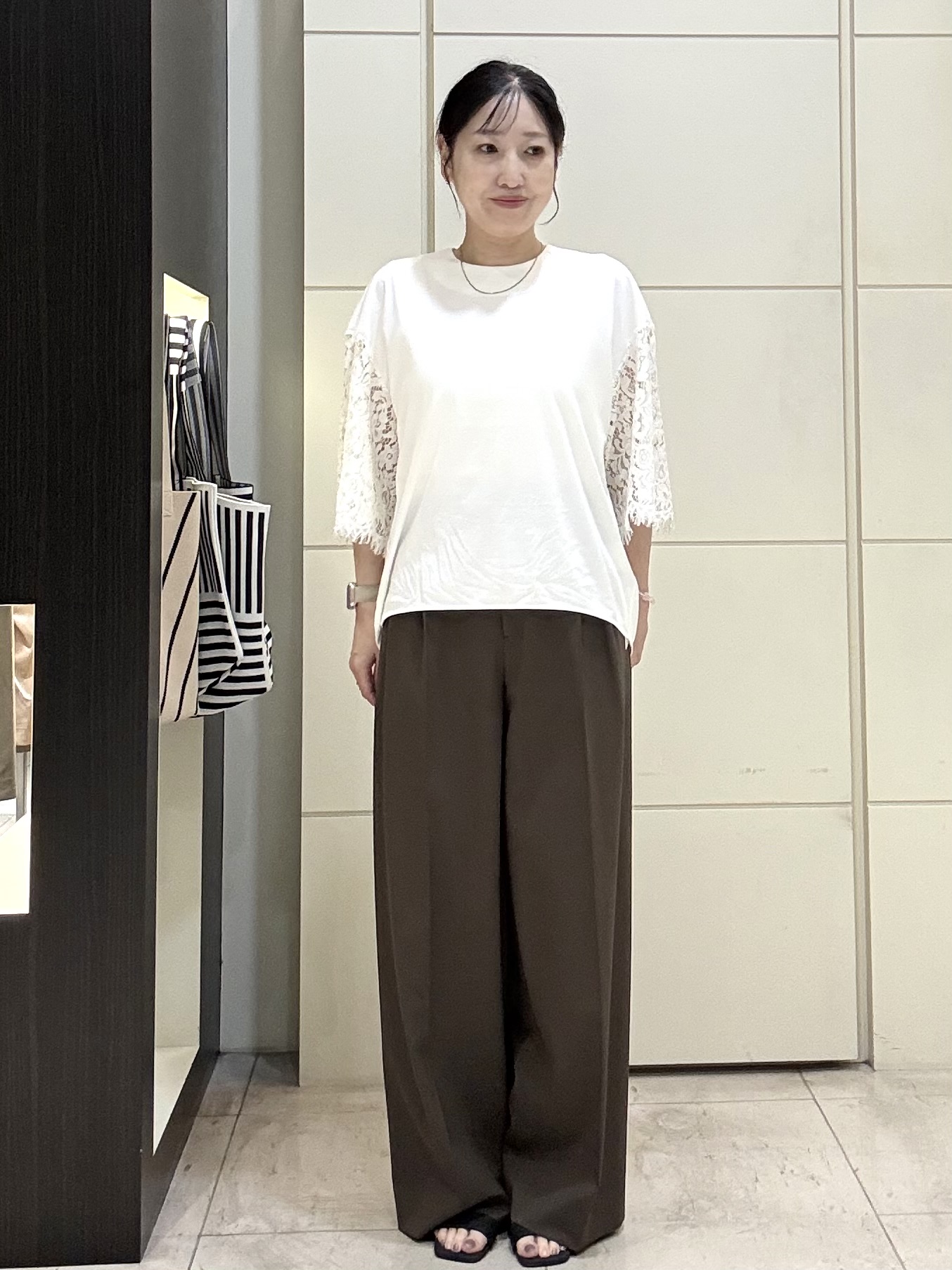 mori.さんの「UNTITLED｜【秋映え/甘めTシャツ】袖レースプルオーバー」を使ったコーディネート