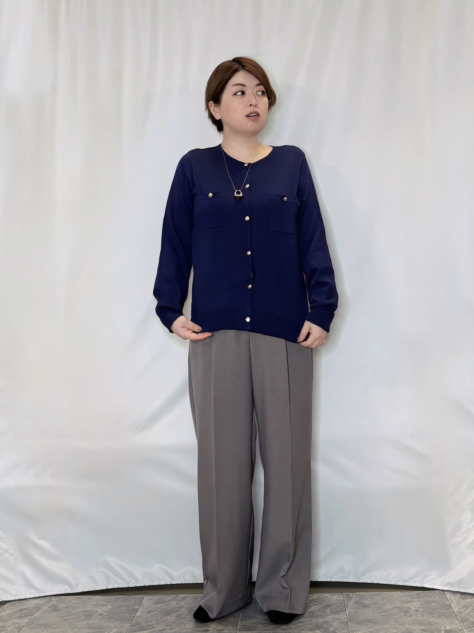 たみさんの「SHOO･LA･RUE｜【洗濯機可/S-LL】金ボタンが上品に。さらさらタッチカーディガン」を使ったコーディネート