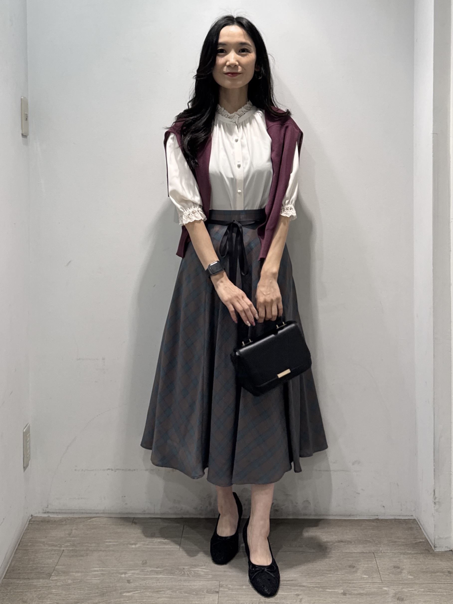 yuicciさんの「OPAQUE.CLIP｜【上品な透け感】ダブルパール調釦 愛されシアーカーディガン」を使ったコーディネート