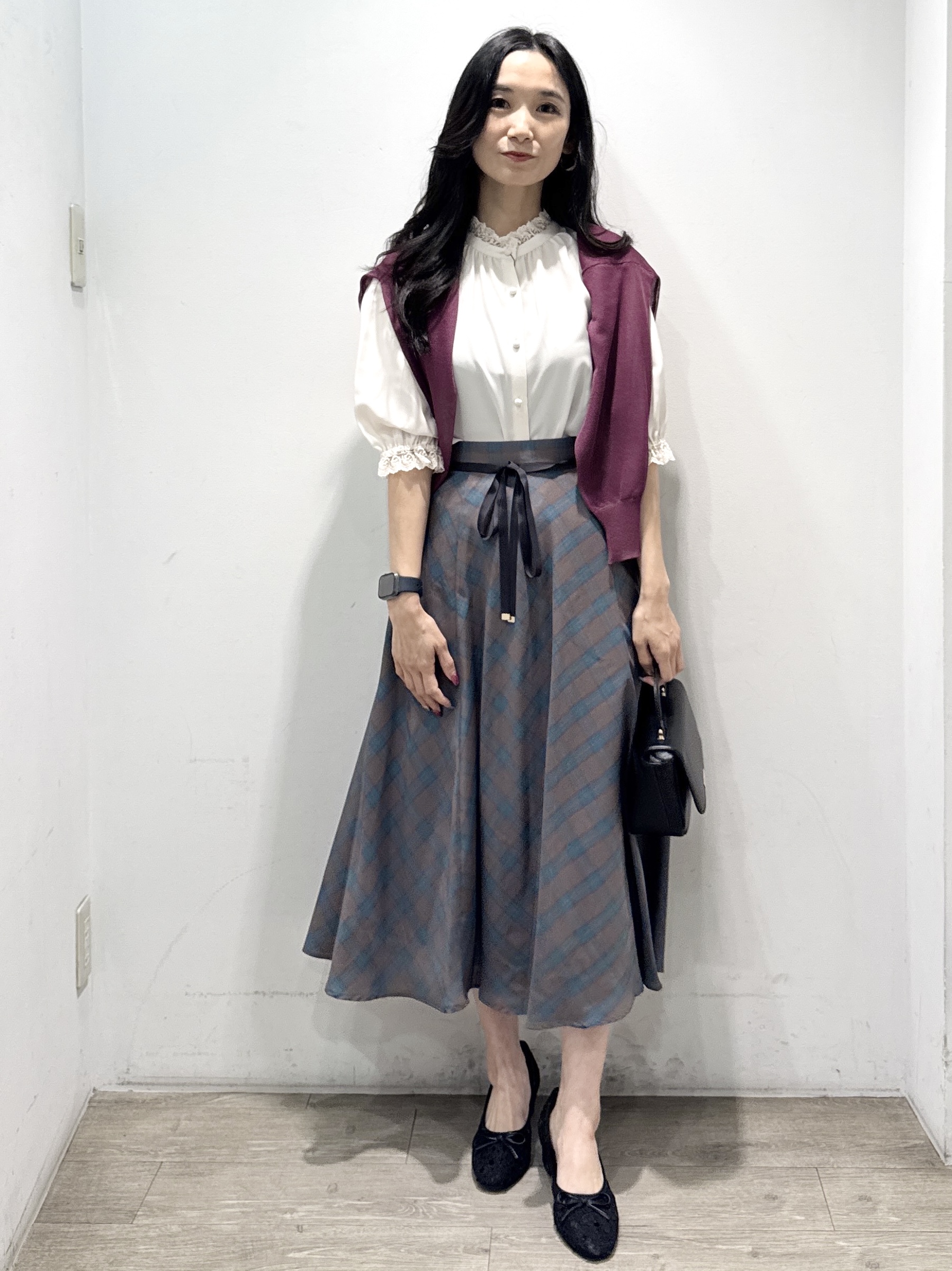 yuicciさんの「OPAQUE.CLIP｜【上品な透け感】ダブルパール調釦 愛されシアーカーディガン」を使ったコーディネート