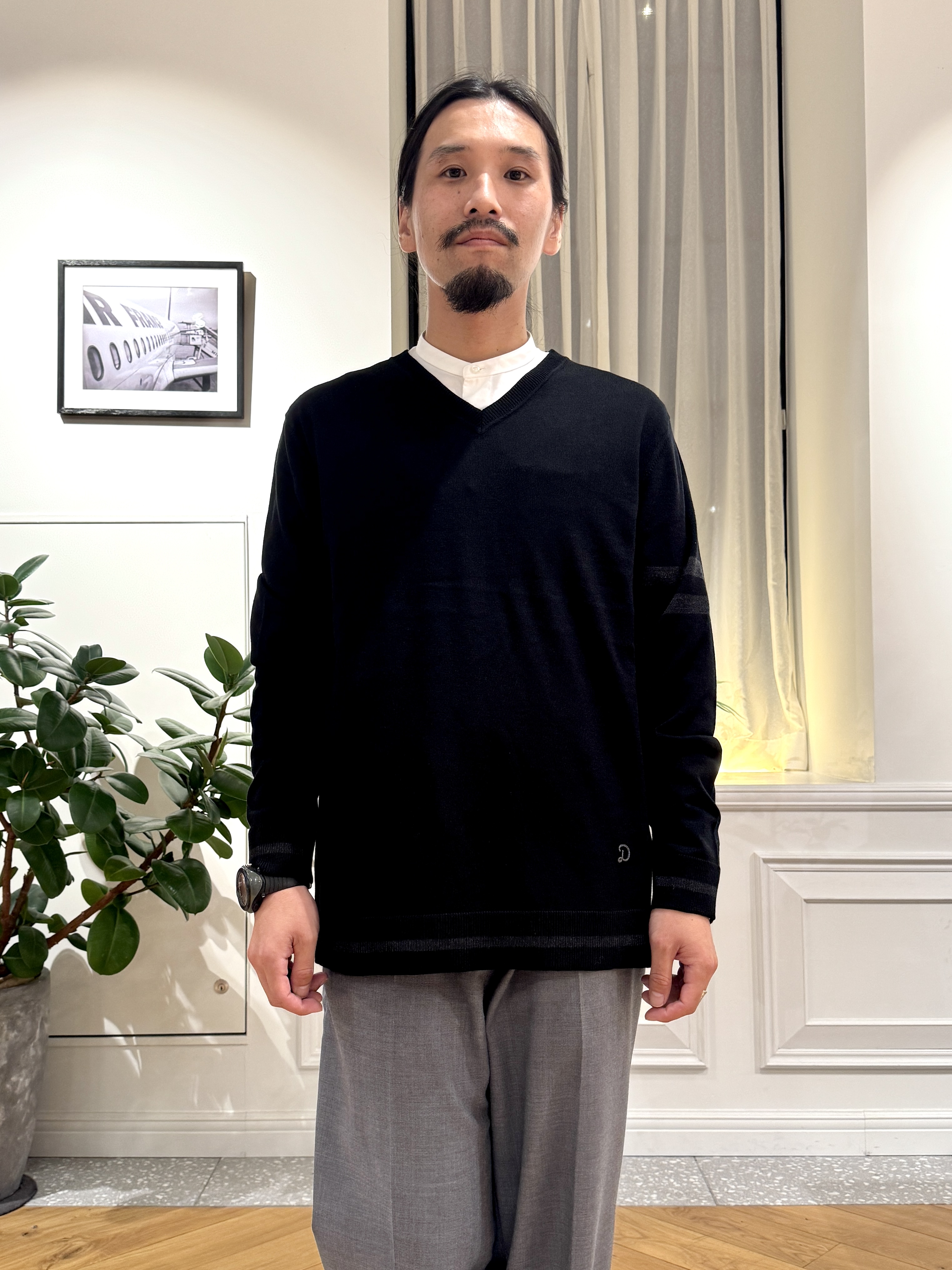 kawarataniさんの「DRESSTERIOR｜【ウォッシャブル】ファインメリノVネックニット」を使ったコーディネート