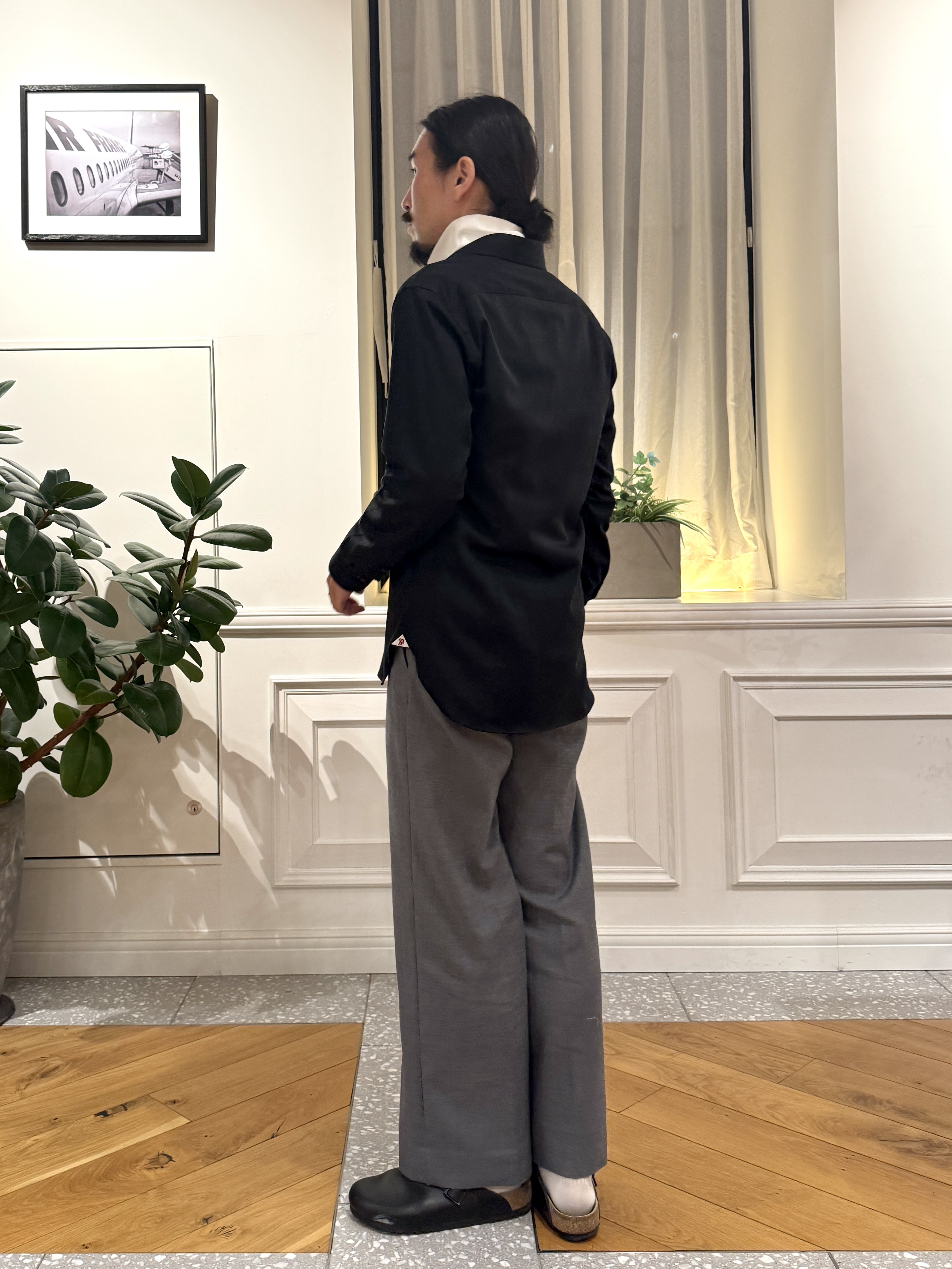 kawarataniさんの「DRESSTERIOR｜【日本製】マイクロヤーン ブラック ドレスシャツ」を使ったコーディネート