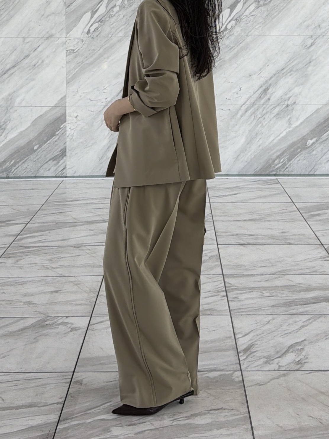 rinaさんの「INDIVI｜Comfy Set Up｜キャミジレ【セットアップ対応／通勤／カセット服】」を使ったコーディネート
