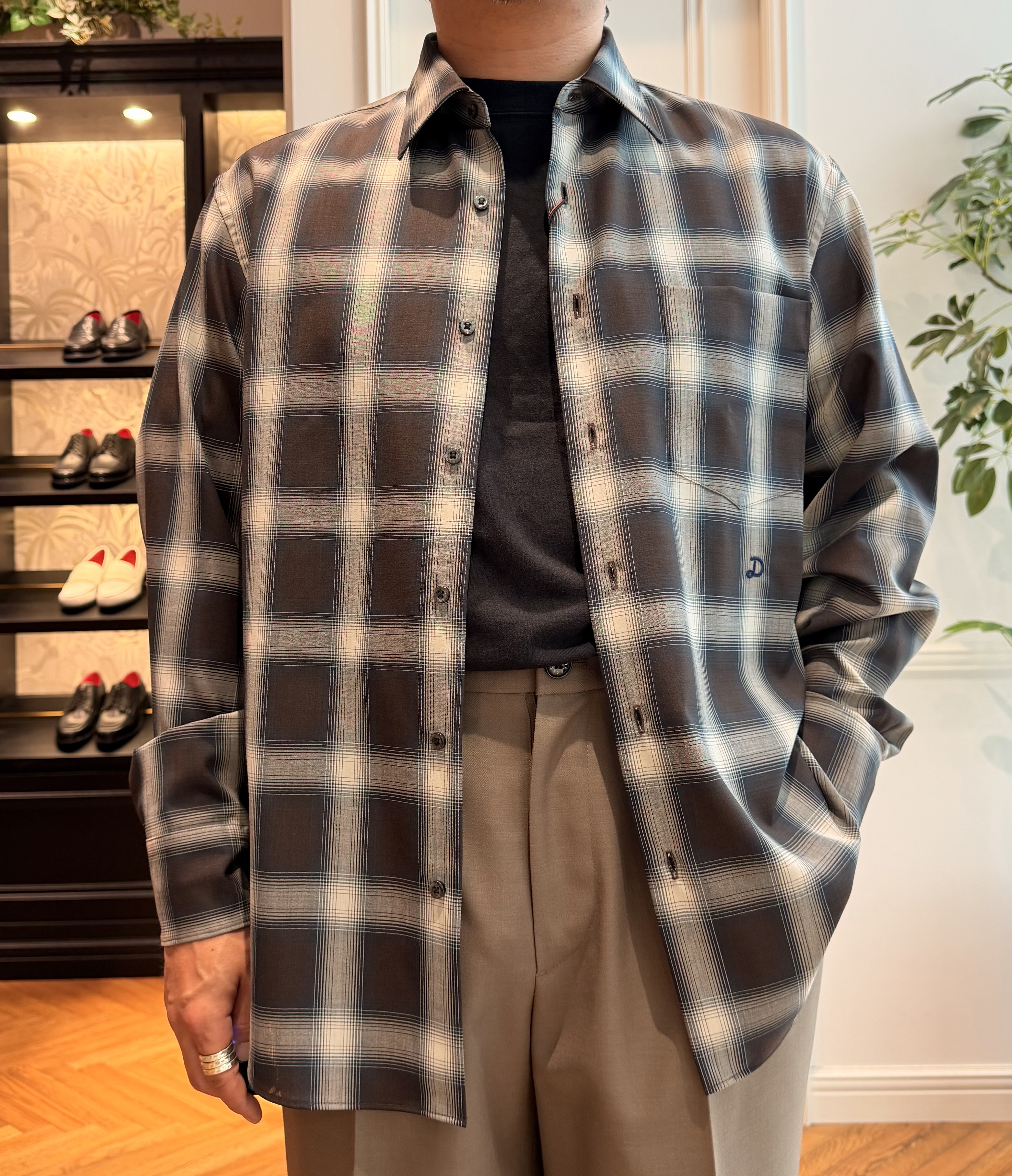 鶴田大士さんの「DRESSTERIOR｜【日本製】オンブレーチェックシャツ」を使ったコーディネート